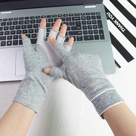 Amazon Co Jp Ojgkh ガールレディ夏のアウトドアサイクリング釣りゴルフのための紫外線対策ドライビンググローブ女性の細い指なし日焼け止め手袋ショート無スリップ星空の装飾特別 Color Gray ホーム キッチン