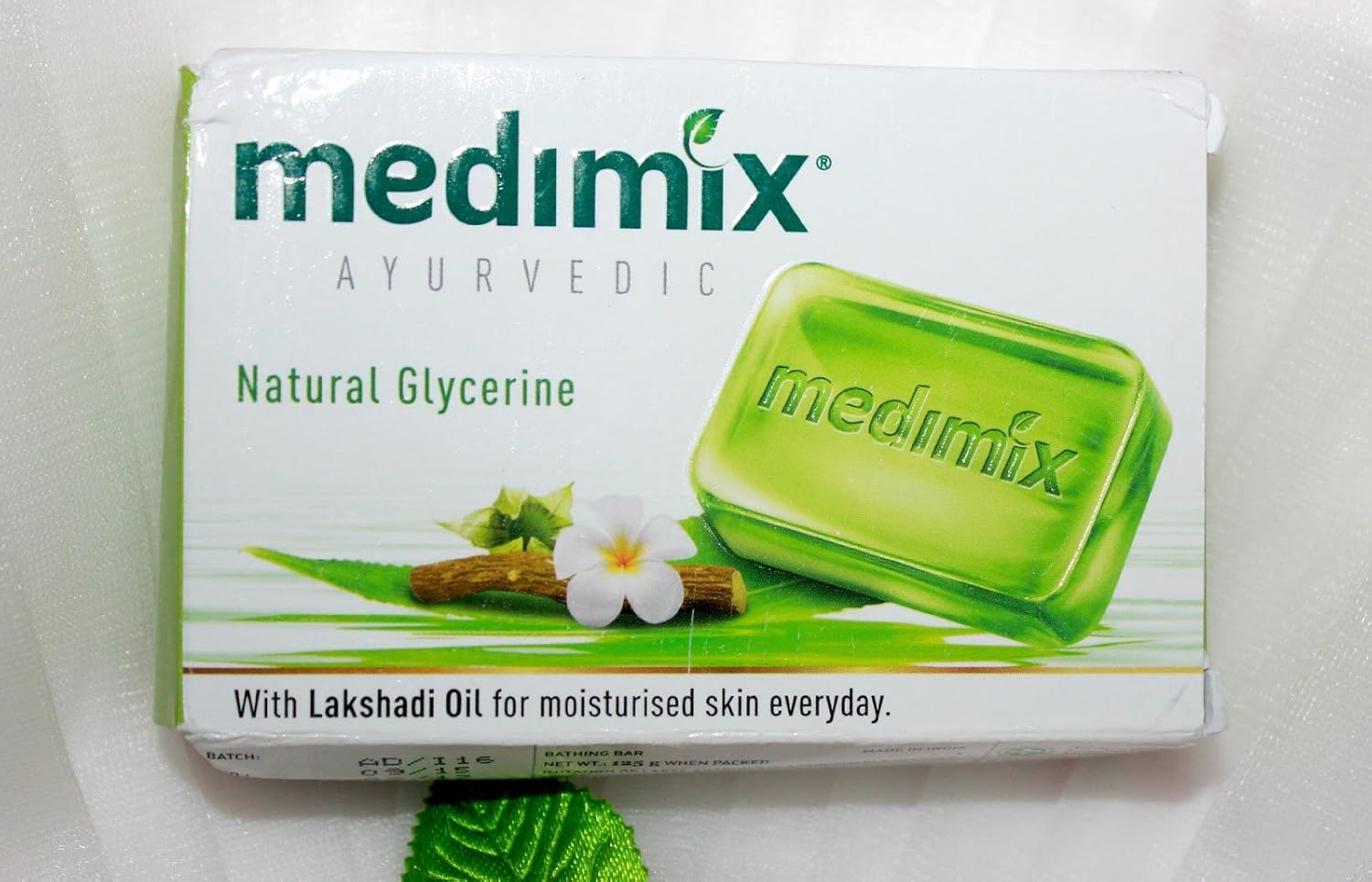 Amazon Com Medimix Herbal Handmade Ayurvedic Soap With Natural Glycerine With Lakshadi Oil For Dry Skin Pack Of 10 10 X 125 G Beauty