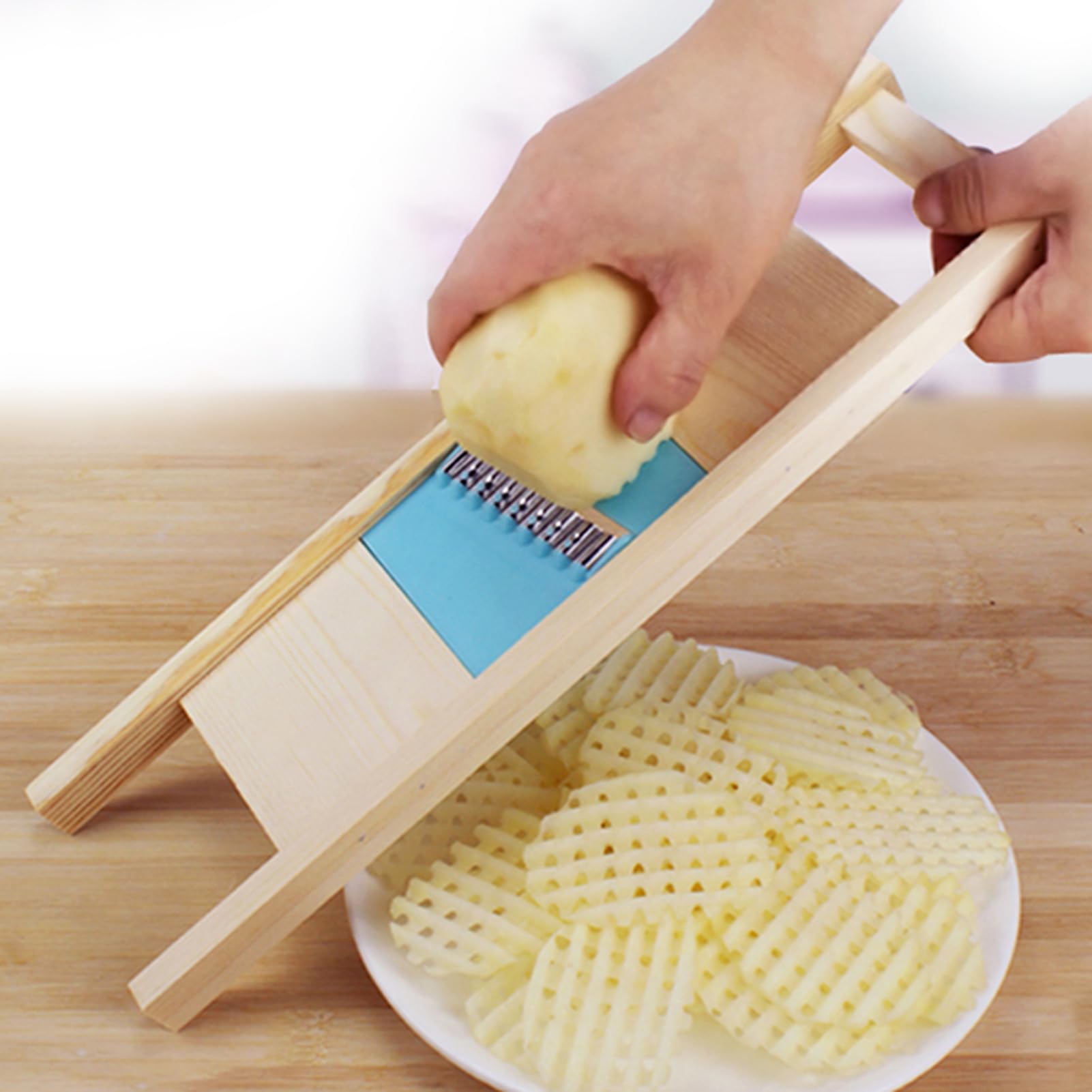 Crinkle Cutter,Stainless Steel Wavy Blade Chips Cutter,Potato Chipper,Handheld Chipper Chopper for Potatoes, Fruit, Vegetable, Carrot Salad (Ships Randomly in Blue or Orange)
