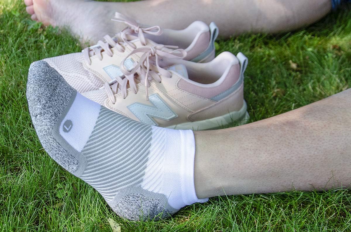 OrthoSleeve WC4 Wellness Socks for Diabetes,Edema,Neuropathy & Circulation (Noshow, Medium, White, 1 Pair): Health & Personal Care