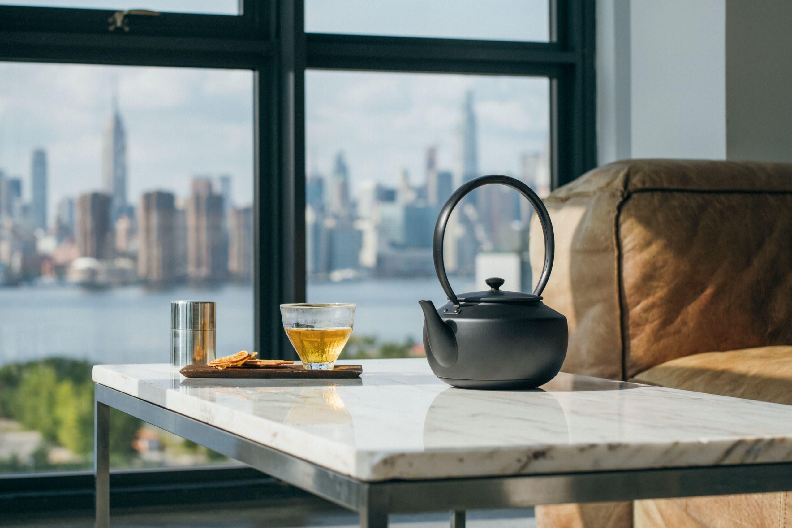 Balmuda MoonHervidor | Hervidor eléctrico con control de temperatura (122°F - 212°F) | MANTENGA Y MANTENGA CALIENTE | 900 ml (30 onzas líquidas) | Luz y sonido ambiental relajantes | Boquilla de vertido de precisión | Negro