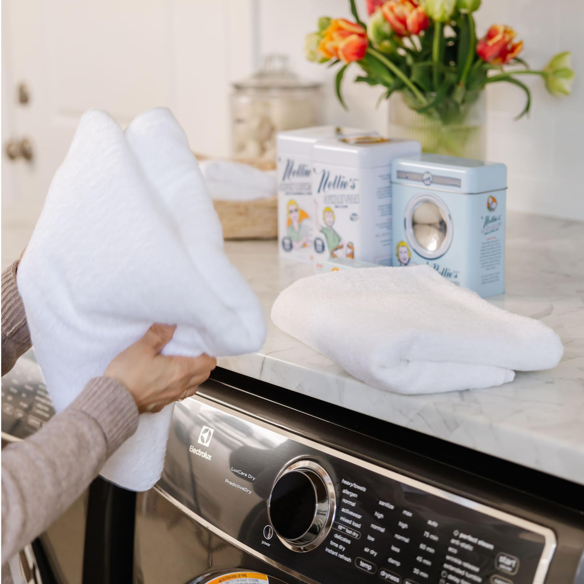 Nellie's Lamby Dryerballs, 4-Pack - Reusable Fabric Softener for 500+ Loads - 100% Pure New Zealand Wool, Silent in Your Dryer, Reduces Cloth Wrinkles, and Saves on Drying Time