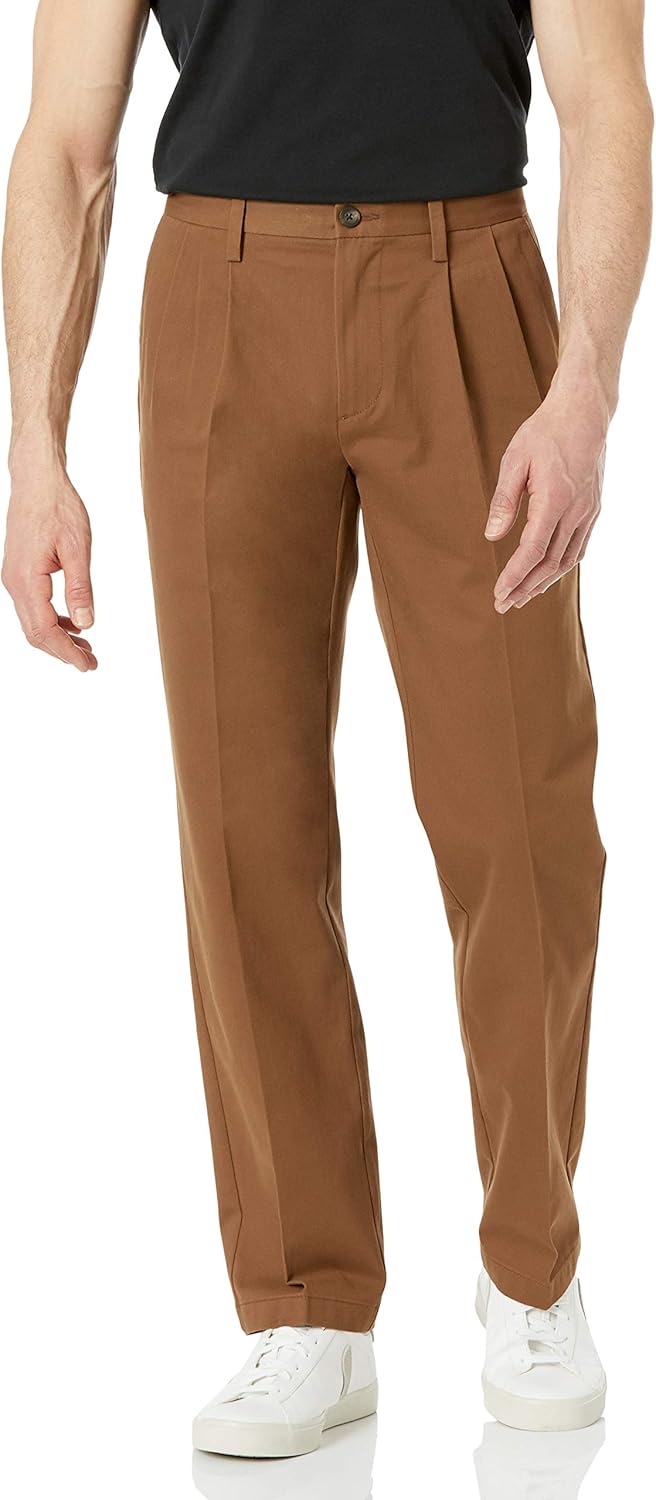 Amazon Essentials Men's Classicfit WrinkleResistant Pleated Chino