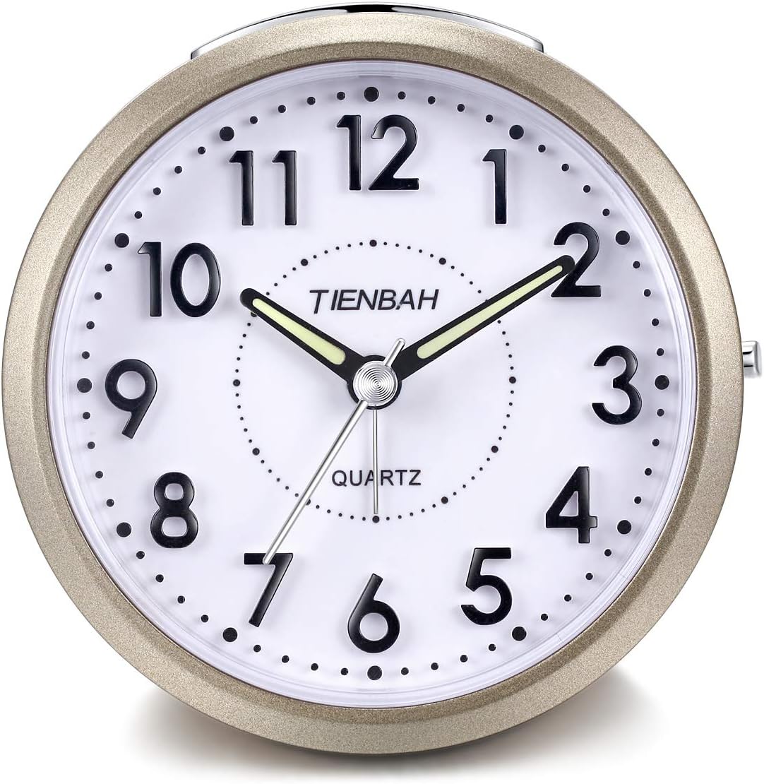 Travel Analog Alarm Clock,Silent Non Ticking Simple Battery Operated Wake Alarm Clock for Kids,Snooze and Light Functions Bedside Table Wake Alarm Clock(Gold)