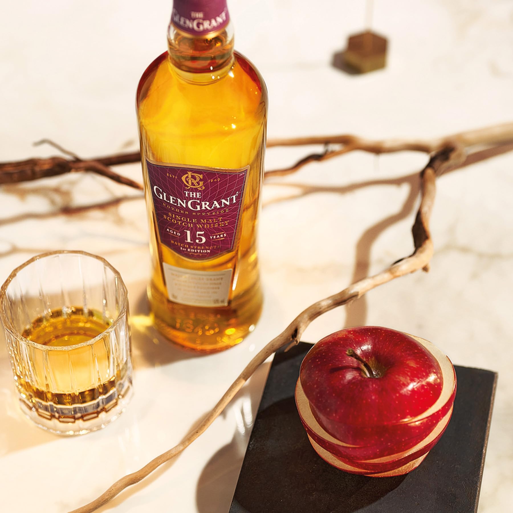 Glen Grant 15 Jahre Single Malt Scotch Whisky | Reifer, hochwertiger Whisky aus Schottland | in Ex-Bourbon-Fässern gereift | in Geschenk-Karton | 50% Vol. | 1 x 0,7 l 4