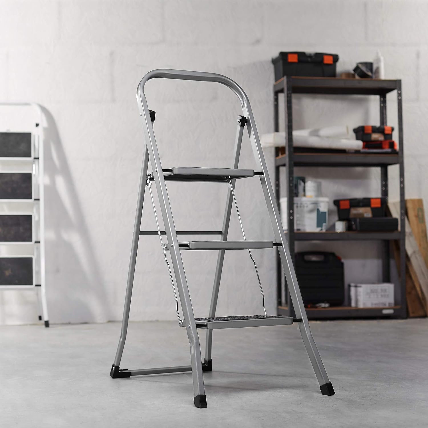 VonHaus 3 Step Ladder, Premium Quality Folding Step Ladder for DIY and Gardening, Anti Slip Feet, Easy to Store Ladder - Image 4