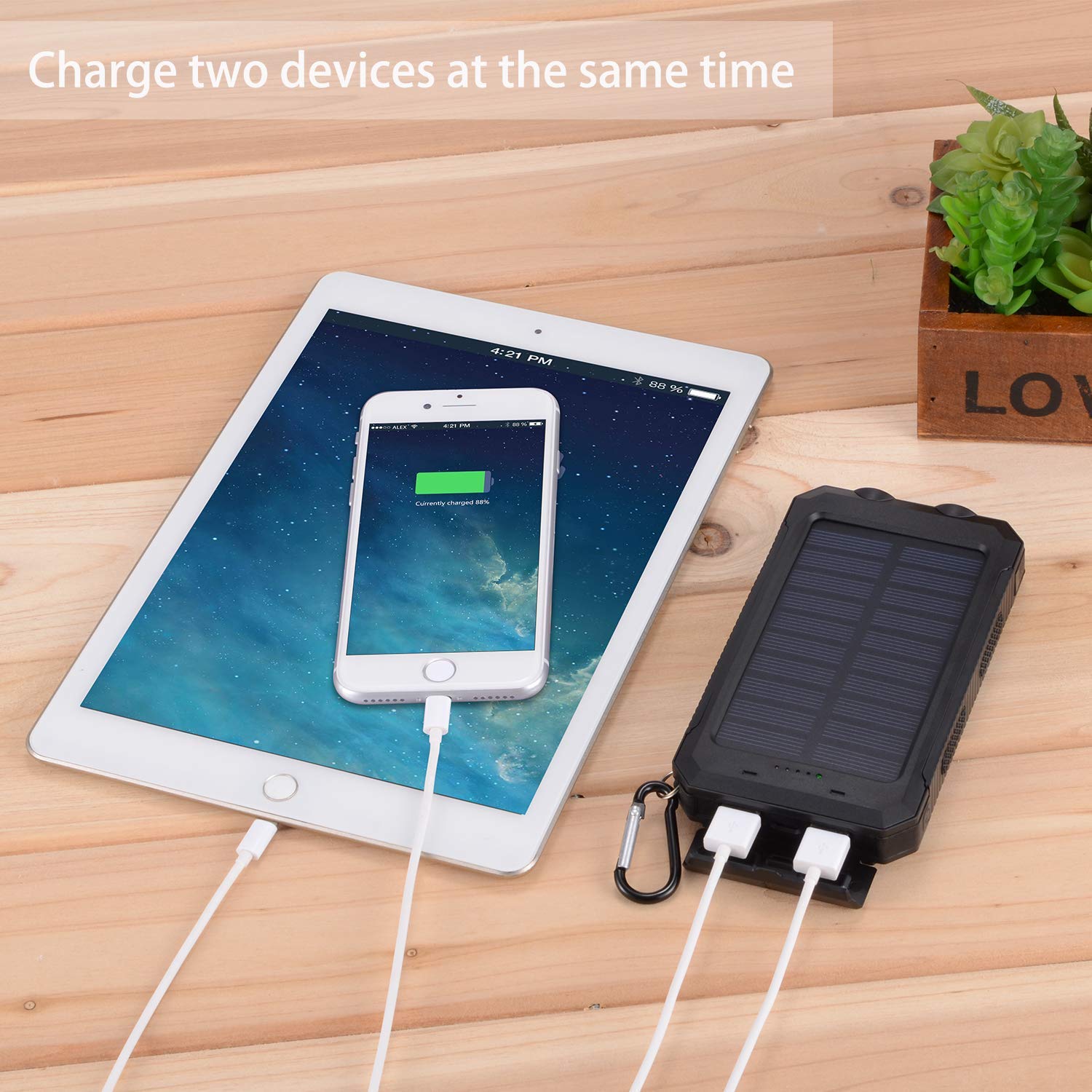 Batterie Externe Solaire 10000mAh, Chargeur Solaire avec Deux Lampes LED, Imperméable en Plein Air Double Sortie USB pour iPhone, iPad, Smartphone et Tablette, etc.