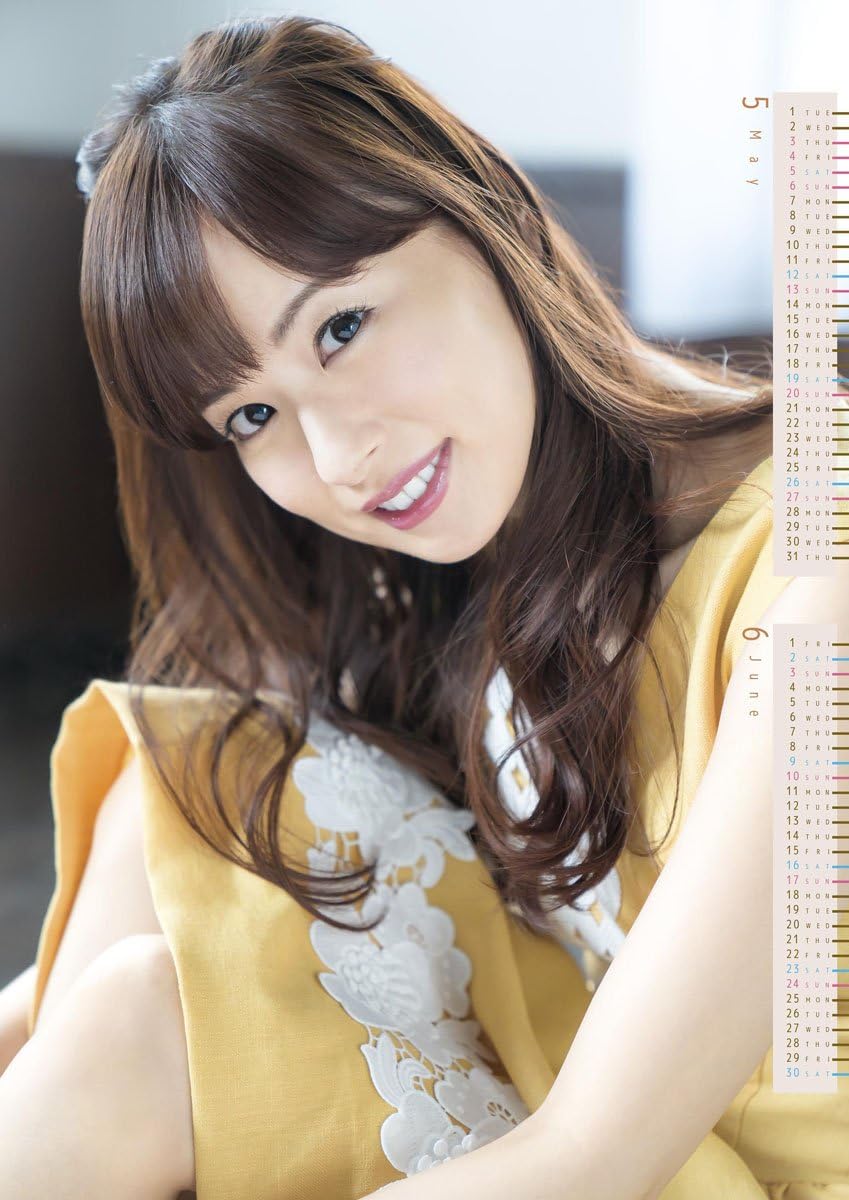 Amazon 皆藤愛子 18年 カレンダー 壁掛け B2 カレンダー 文房具 オフィス用品