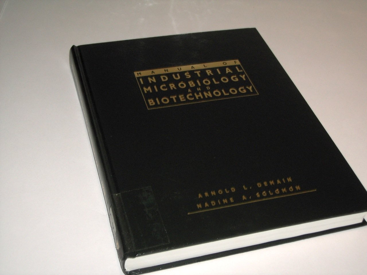 Manual of Industrial Microbiology and Biotechnology Hardcover – 1 Jan 1986