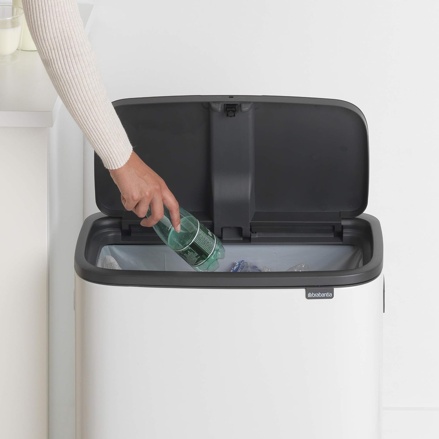 Brabantia Bo Touch Bin - 60L Inner Bucket (White) Large Waste Kitchen Bin - Soft-touch, 1 inner bucket (60L) - Image 5