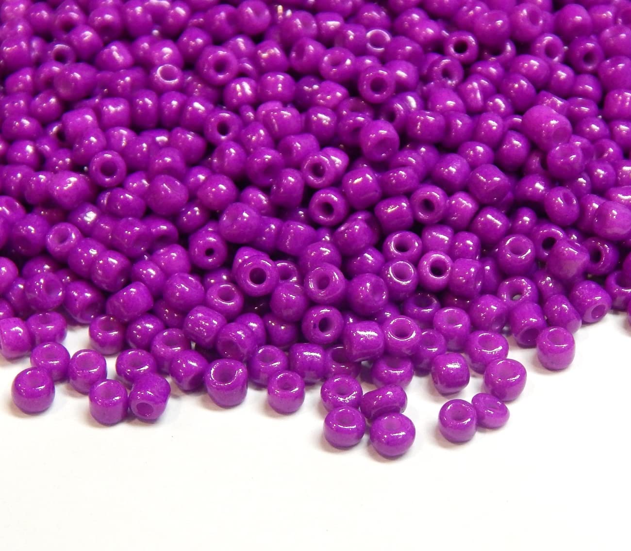Pack of 1100 Glass Seed Beads 4 mm 6/0 Pony Beads Clear Mini Children's Beads (Purple Opaque)