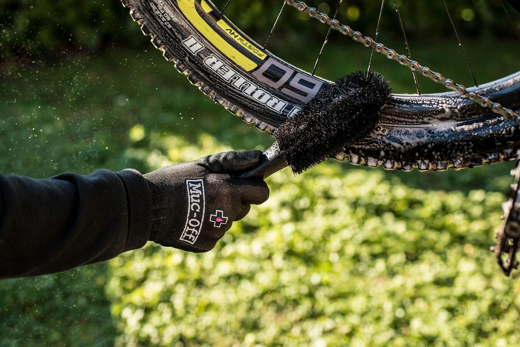 muc off alloy wheel brush