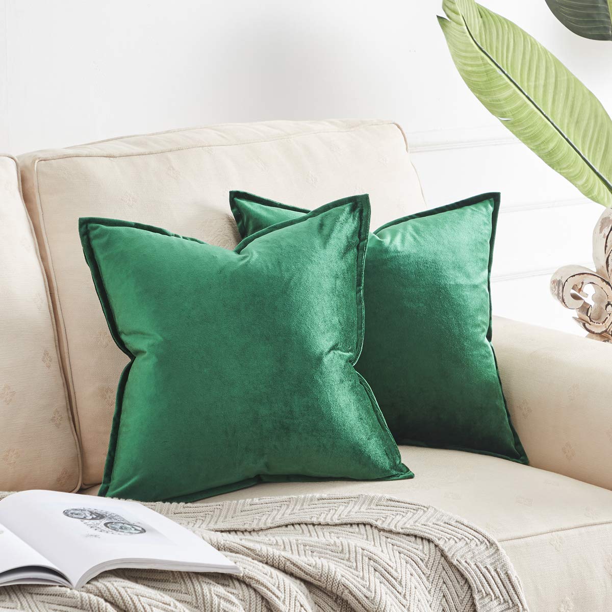 OMMATO Green Cushion Covers 40cm x 40cm Square Velvet Decorative Throw Pillow Covers for Couch Sofa Living Room 16x16 inch 2 Pack