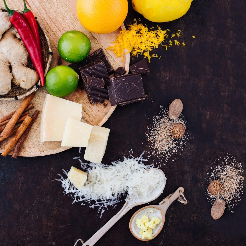 Microplane Zester Küchenreibe in Schwarz für Zitrusfrüchte, Hartkäse, Ingwer, Schokolade & Muskatnuss mit feiner Edelstahlklinge - Made in USA 3