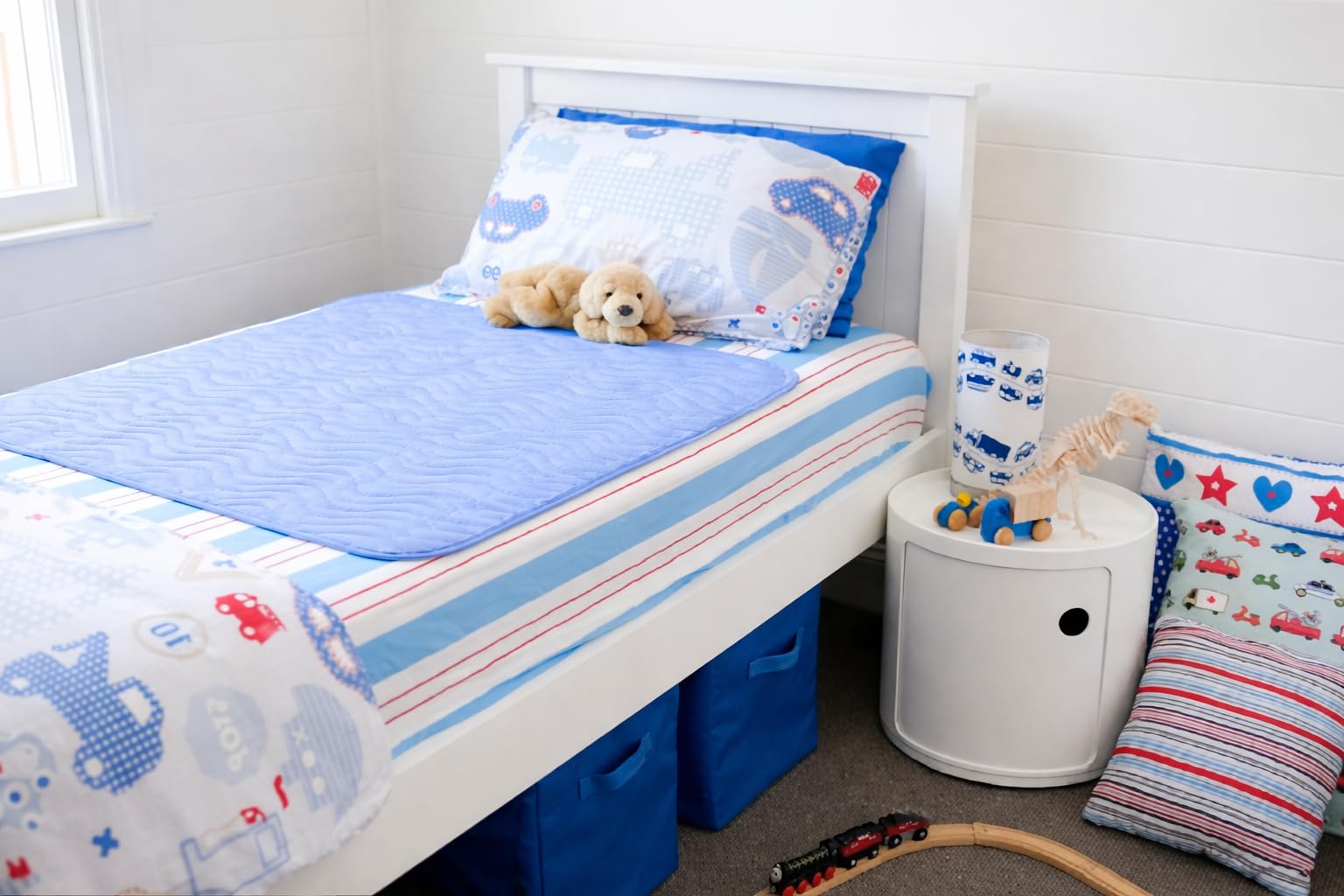 Washable Waterproof Mattress Protector/Absorbent Incontinence Pad/Bedwetting Sheet Without Tucks -Single bed, Blue, Size 85 x 90cm