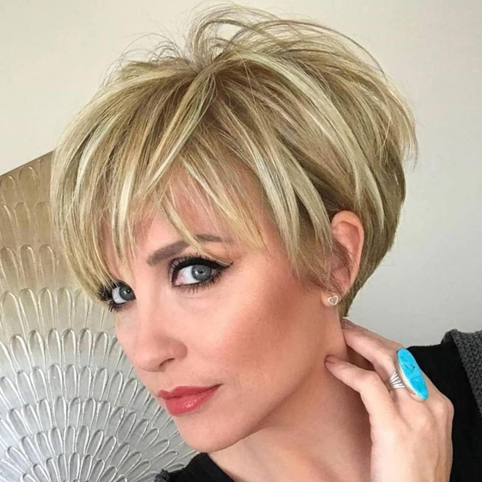 Queentas Short Blonde Wigs for Women Pixie Cut Layered Short Wig with Fringe Synthetic Hair for Ladies Wigs from UK(Mixed Blonde) — image 1