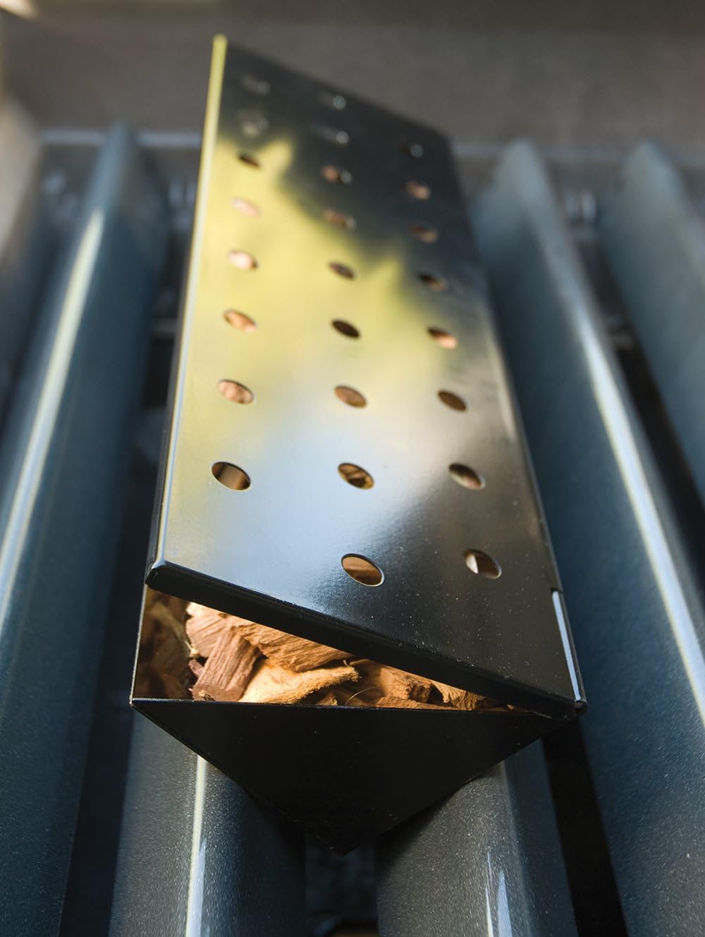 Charcoal Companion Small Nonstick V-Shaped Smoker Box: Garden & Outdoor