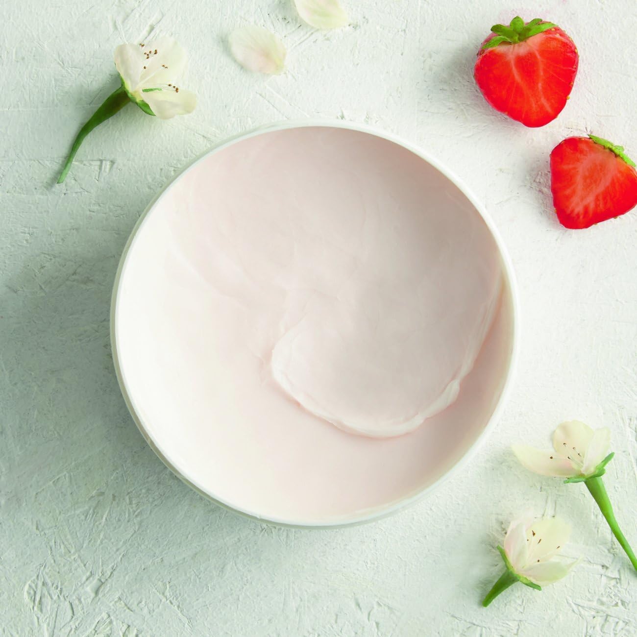 The Body Shop Japanese Cherry Blossom Strawberry Kiss Body Cream 200ml - Image 4