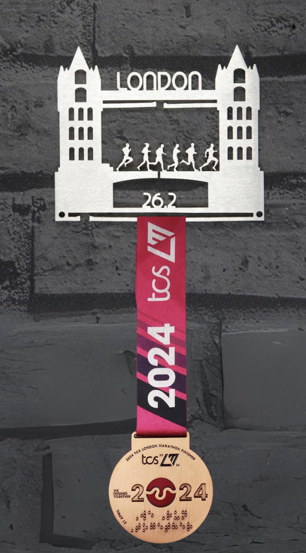 The Runners Wall London Marathon Medal Holder - London Marathon Medal Display – London Marathon Gift - London Marathon Medal Hanger - Medal Hanger - Medal Holder – Medal Display