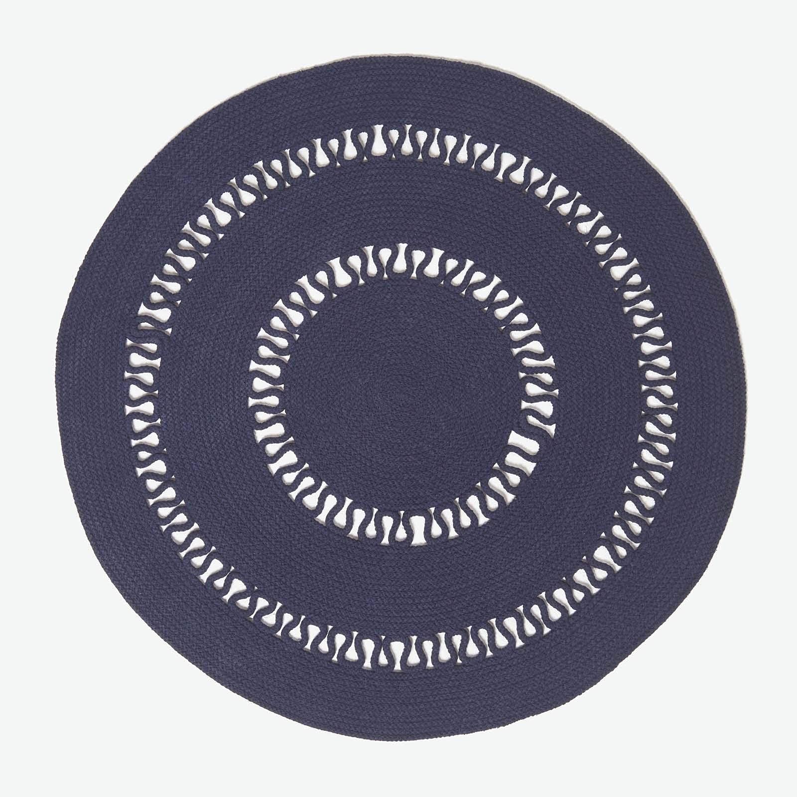 HOMESCAPES Navy Blue Crochet Rug Handwoven Cotton Braided Mat Reversible 70 cm Round Rug for Living Room & Bedroom