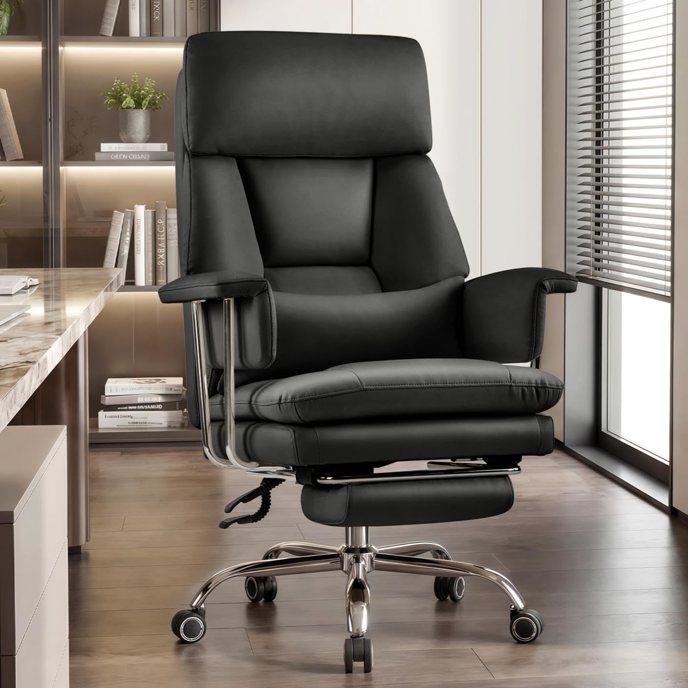 Ckaff Bürostuhl Ergonomischer mit Fußstütze und Lendenwirbelstütze, PU Leder Chefsessel 200KG XXL, Schreibtischstuhl Drehstuhl mit Armlehnen und Kopfstütze Höhenverstellbarer, Schwarz
