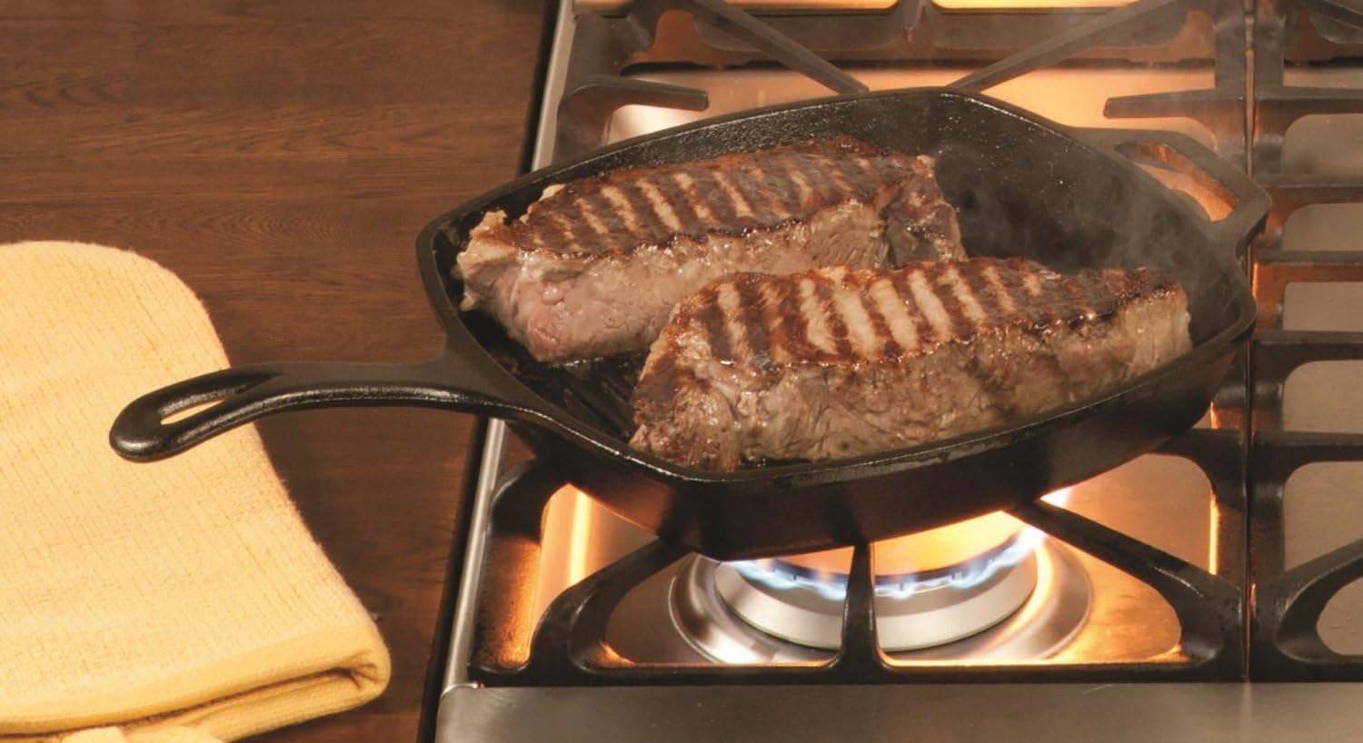 Lodge Manufacturing Company Lodge Cast Iron 10.5-inch Square Grill Pan, Black: Kitchen & Dining