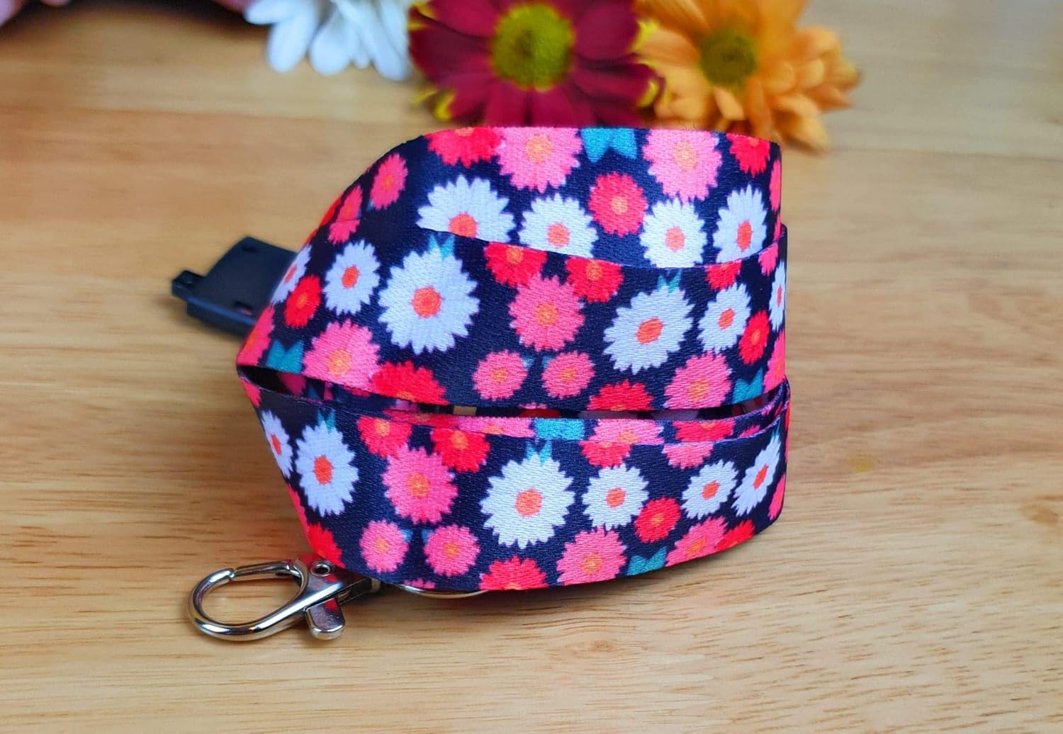 SpiriuS Neck Strap Lanyard with Strong Metal Clip for ID Badge Holder Key Holder (Daisies in Black) - Image 5