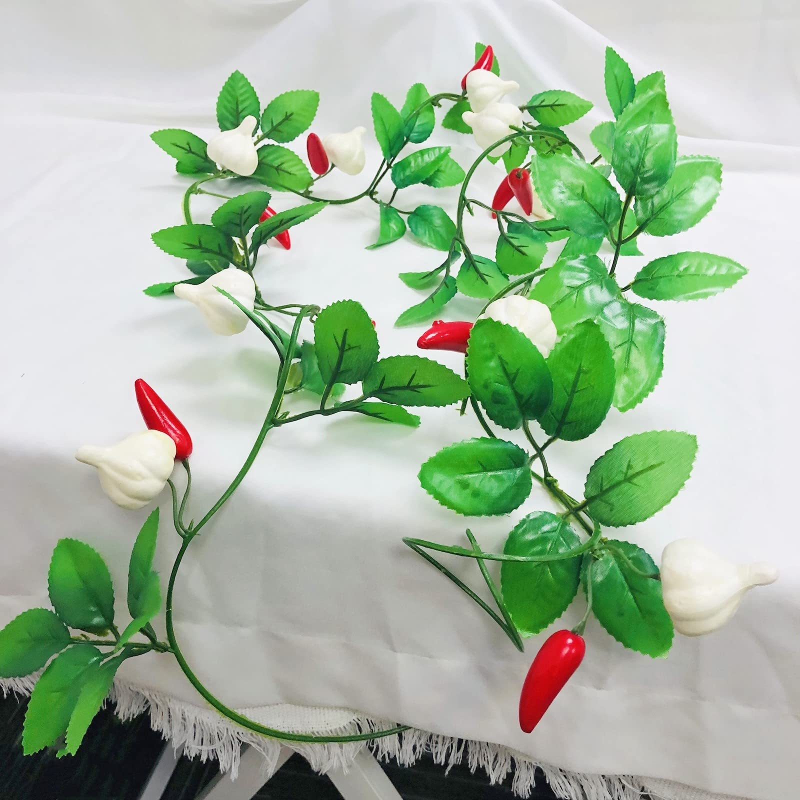 Riaxuebiy Artificial Garlic Chilli Vine Plant Garland 2 Meter Hanging Red Pepper Vine Wreath for Wedding Party Home Garden Festival Décor (B-Chilli Garlic Vine, 2)