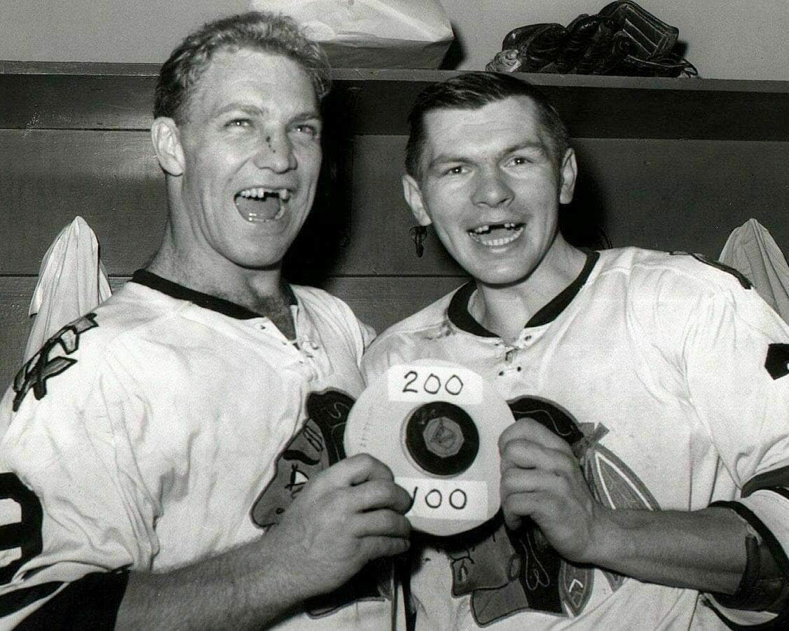 Photographs - Bobby Hull & Stan Mikita 8 x 10 / 8x10 Glossy Photo Picture Image