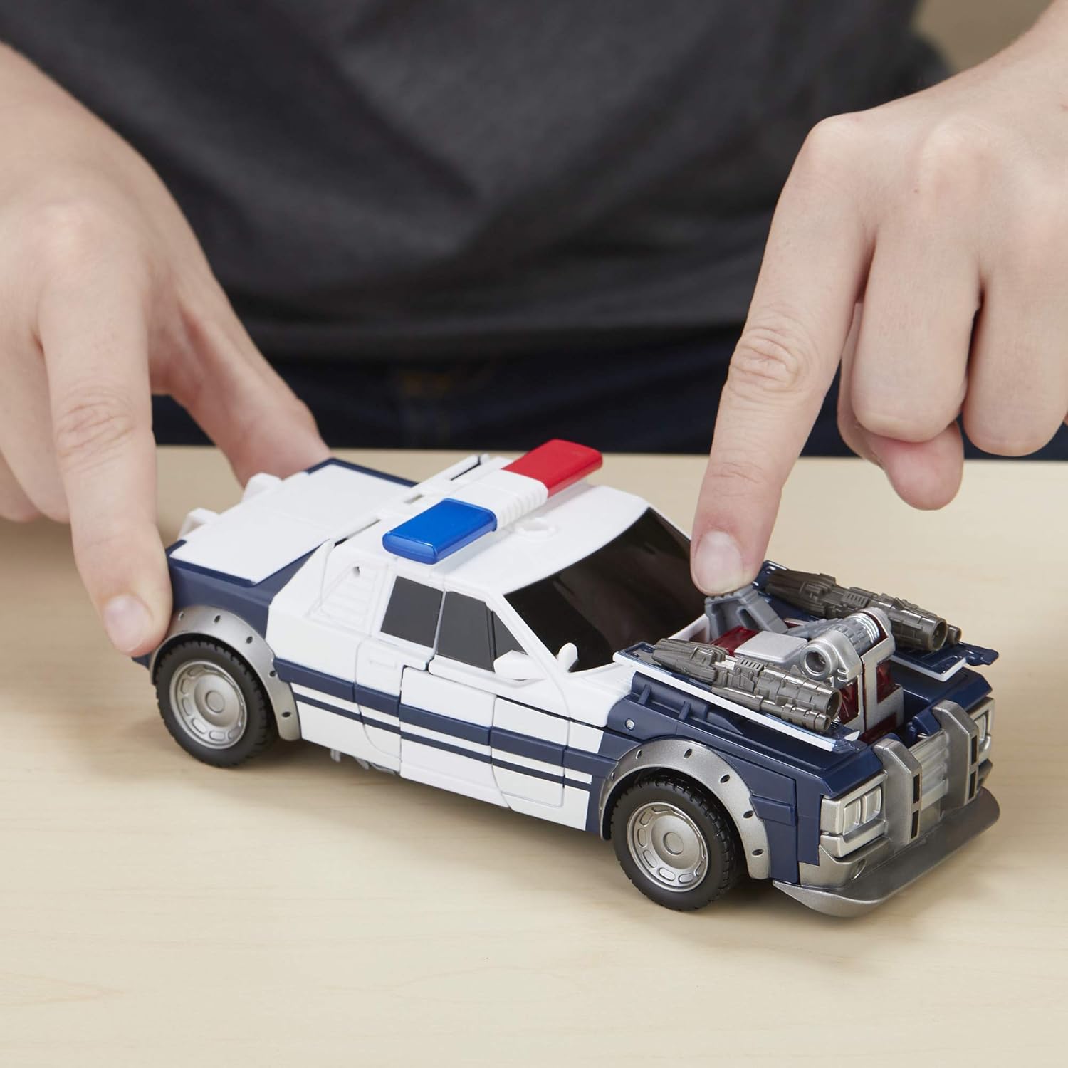 Hasbro Transformers Energon Igniters Nitro Series - Barricade, Figura 17,5 Cm, Con Nucleo Energon - 3