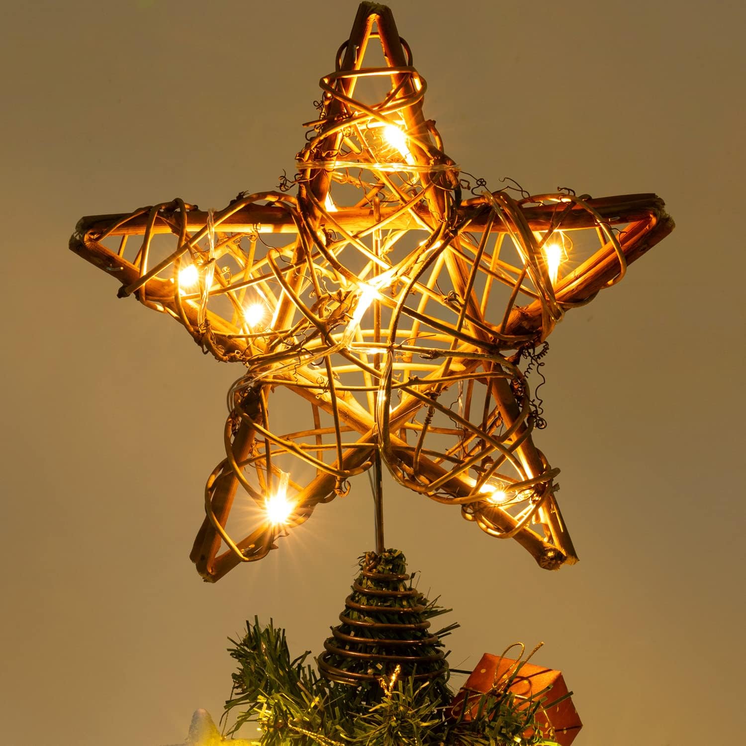 Tree Toppers - Christmas Tree Topper Star, Indoor Rattan Natural Star Treetop with 10 LED Light, Xmas Star Tree Topper Lighted for Christmas Tree Decorations