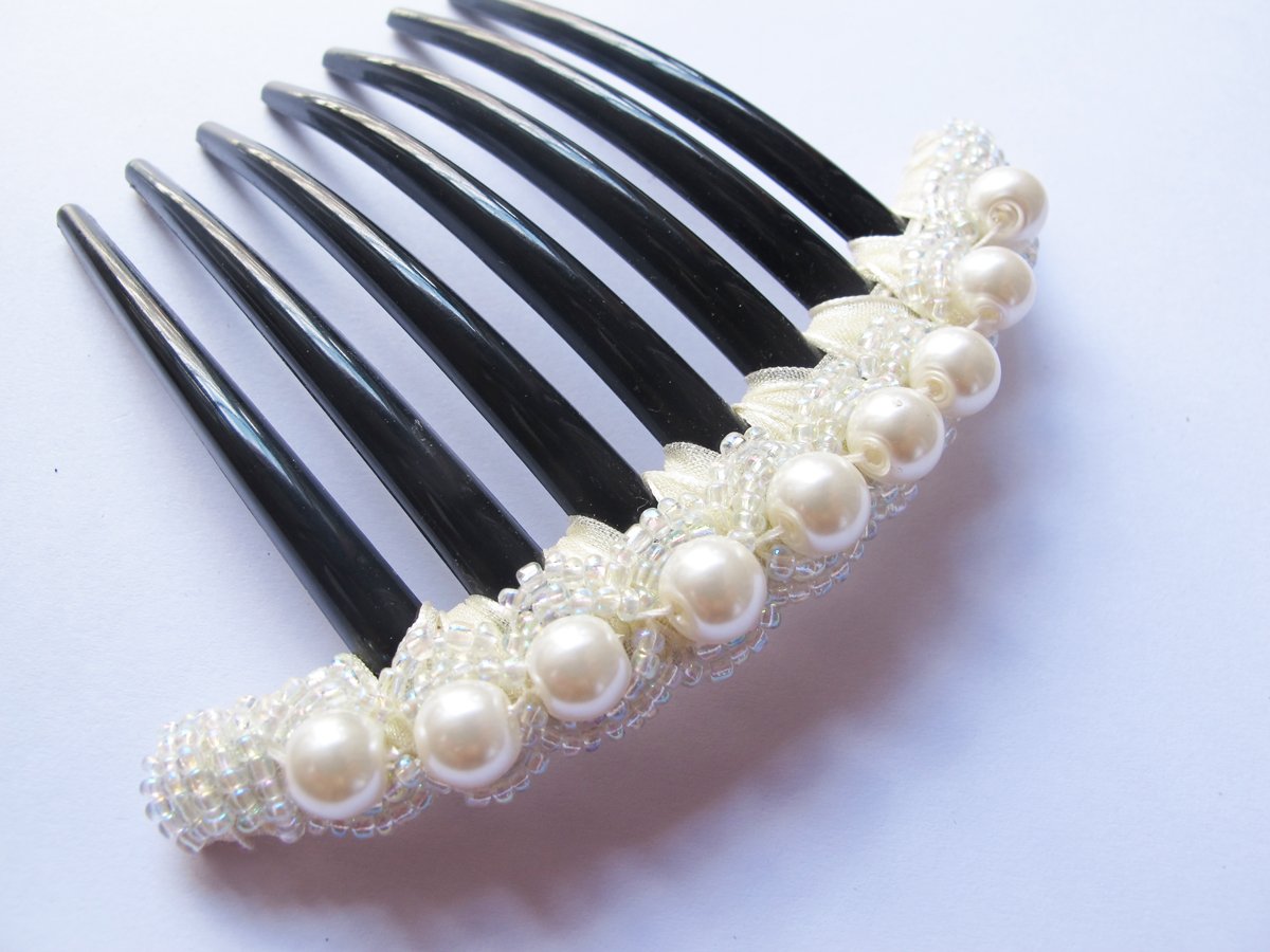 French twist hair comb Ornamented along the top of the
