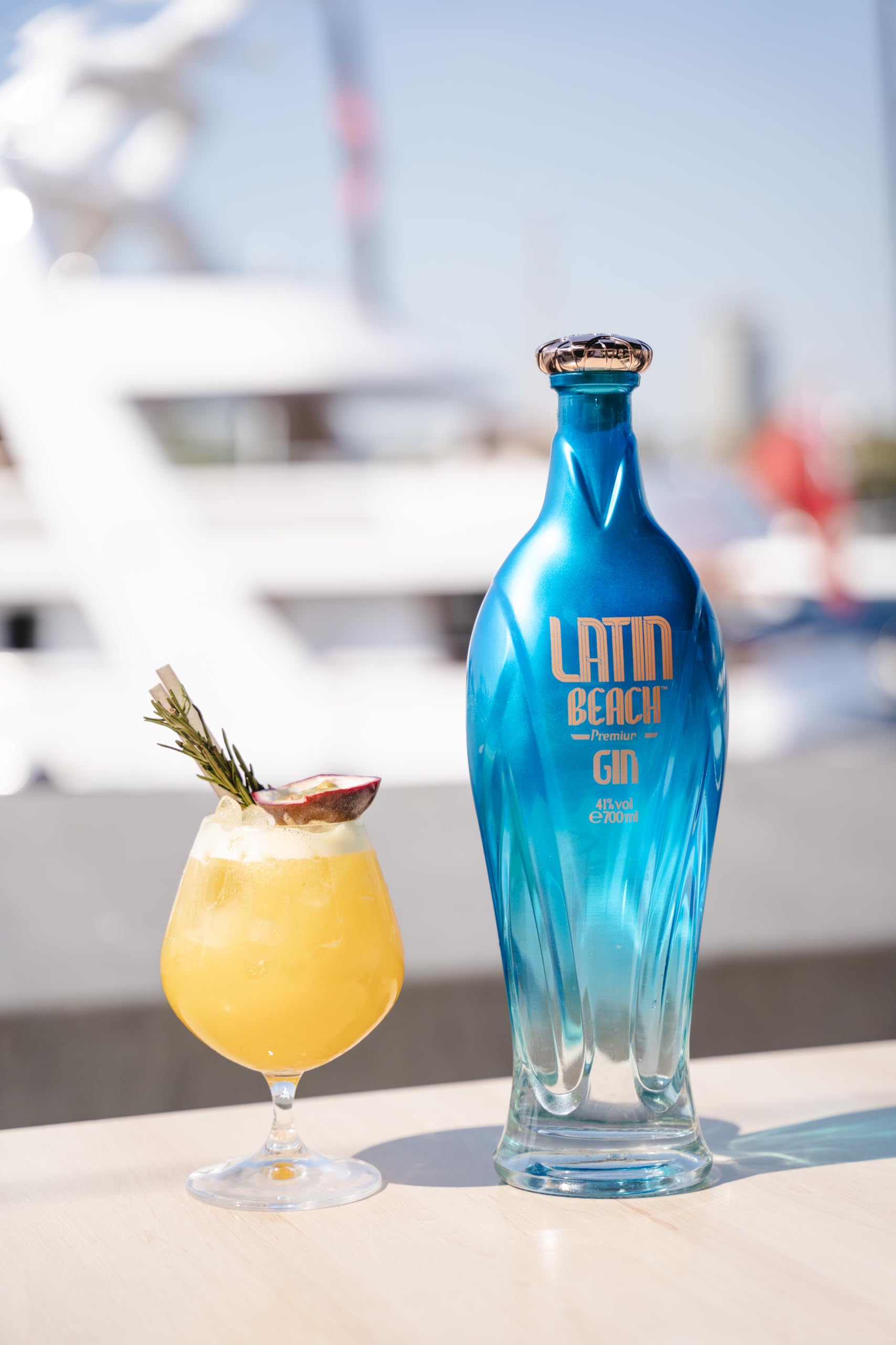 Latin Beach Gin 700ml – fruchtig, spritzige Zitrone | Aromen von Maracuja, Mango und Papaya | Italienischer Gin mit tropischem Flair | 1x 700ml | 41% Vol. 4