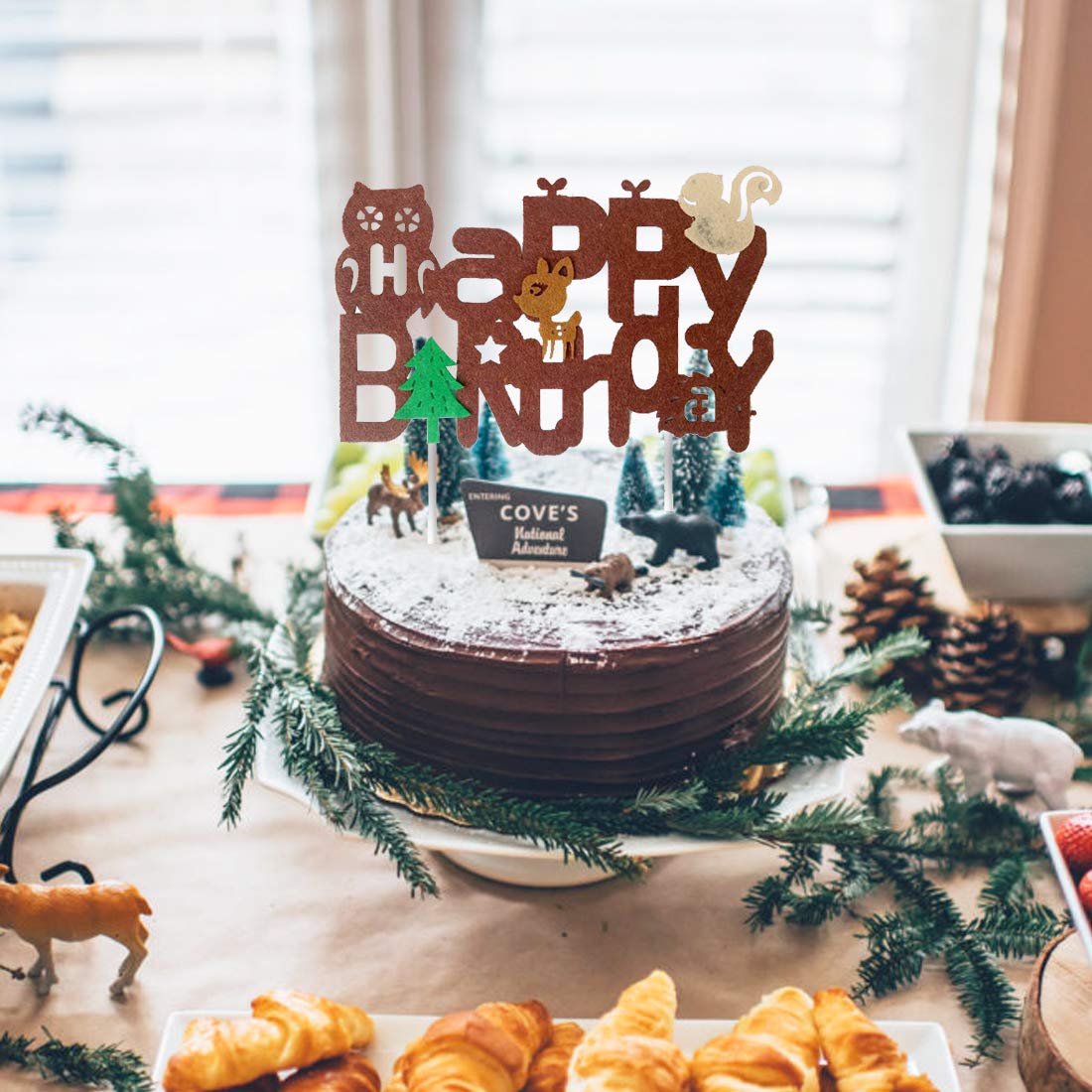Decorazione alla zucca arancione con etichetta con testo buon compleanno Foto stock