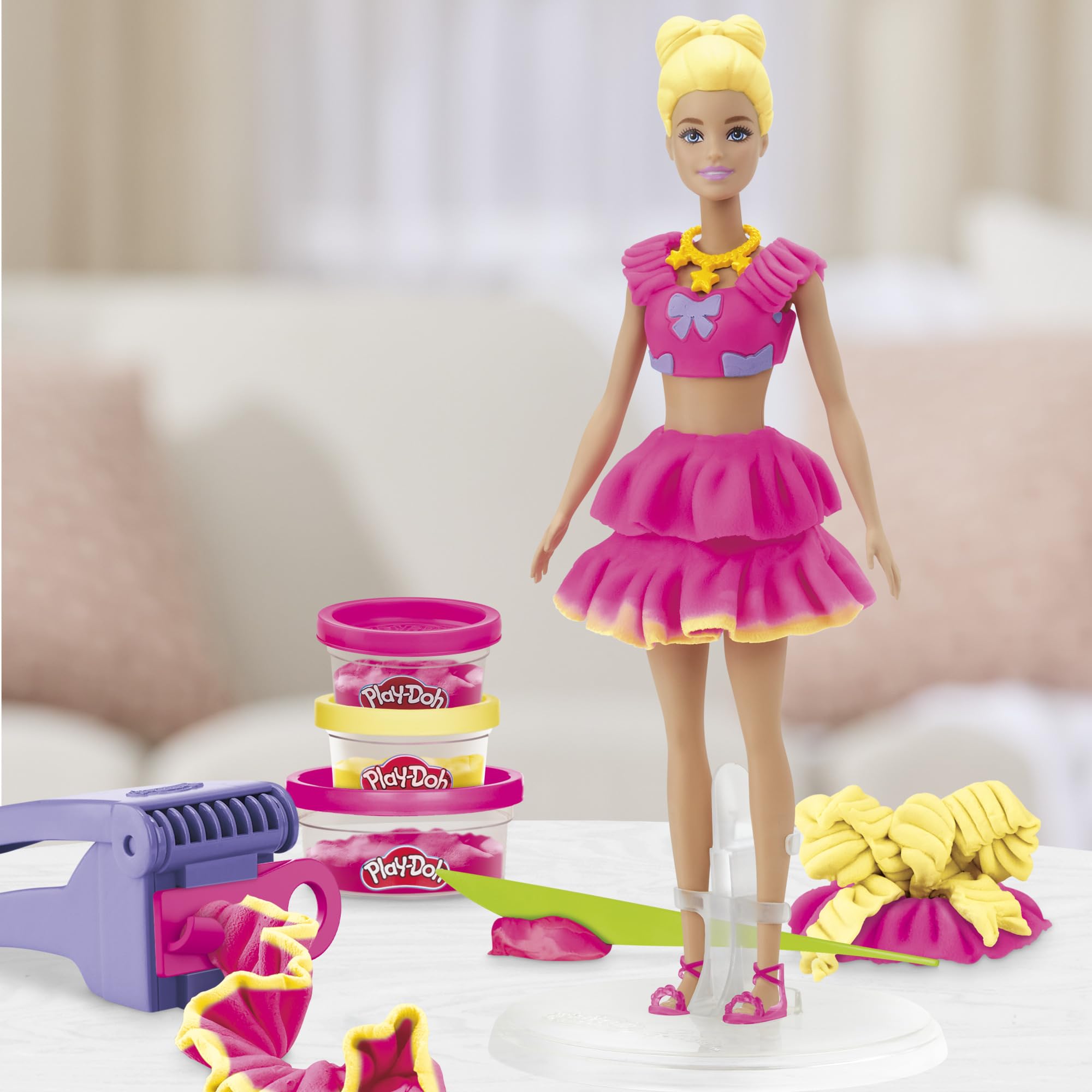 Play-Doh Barbie Ruffles and Bows Set, Make Doll Clothes with Modeling Compound & 9 Fashion Accessories, Arts & Crafts for Girls & Boys, Kids, 5+