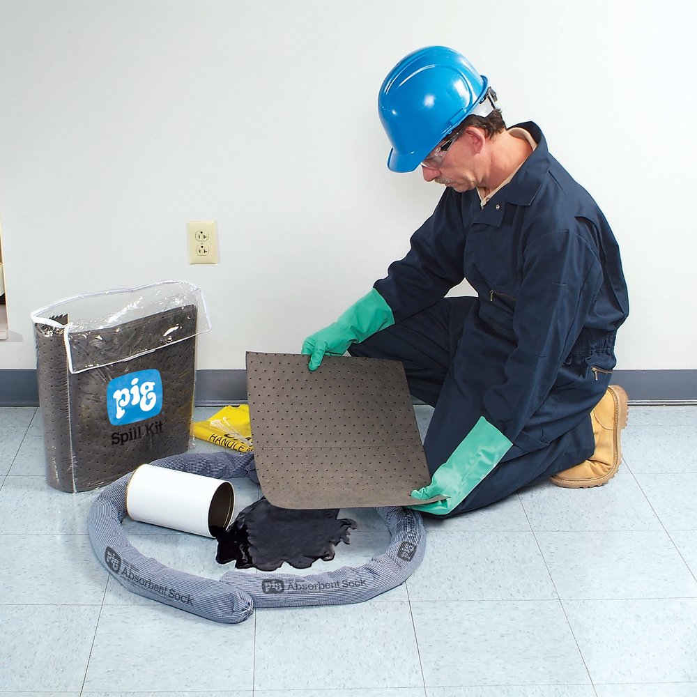 New Pig Spill Kit in See-Thru Bag, Absorbs Oils, Coolants, Solvents & Water, 5-Gal Absorbency, Stop Spreading Spills & Absorb Spills Quickly, Portable Bag, KIT274: Industrial Spill Response Kits: Industrial & Scientific