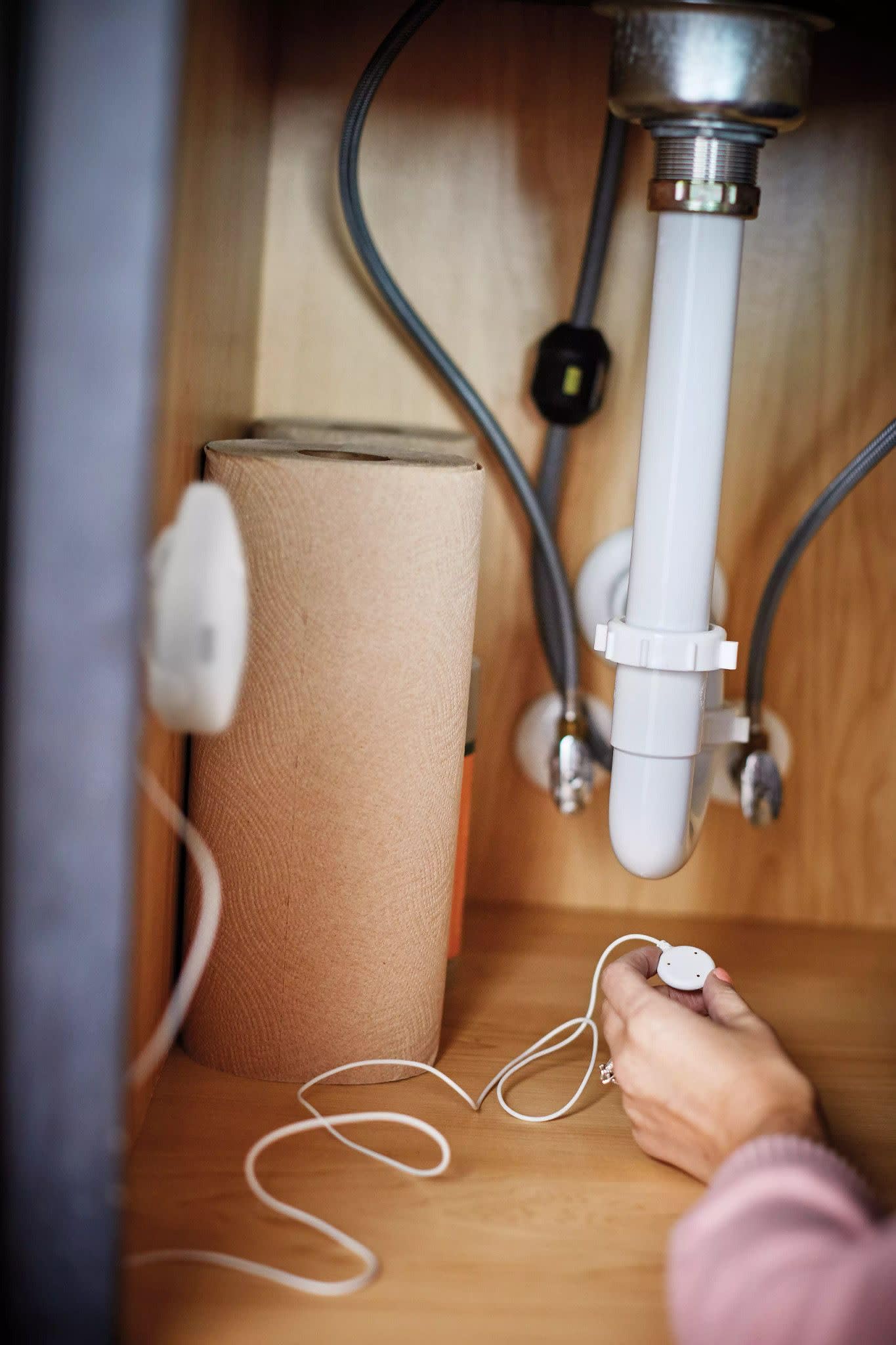 Moen White Flo Smart Water Leak Detector, Water Sensor Alarm for Home, 3-Pack, 920-005 - View 9