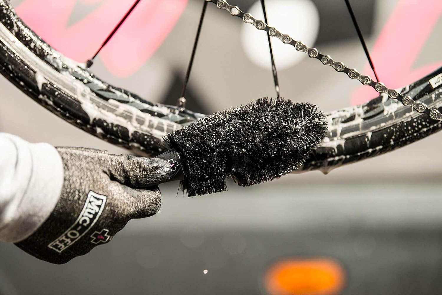 Muc-Off Wheel and Component Brush, Curved Bike Cleaning Brush for Rims Spokes, and Components - Image 5