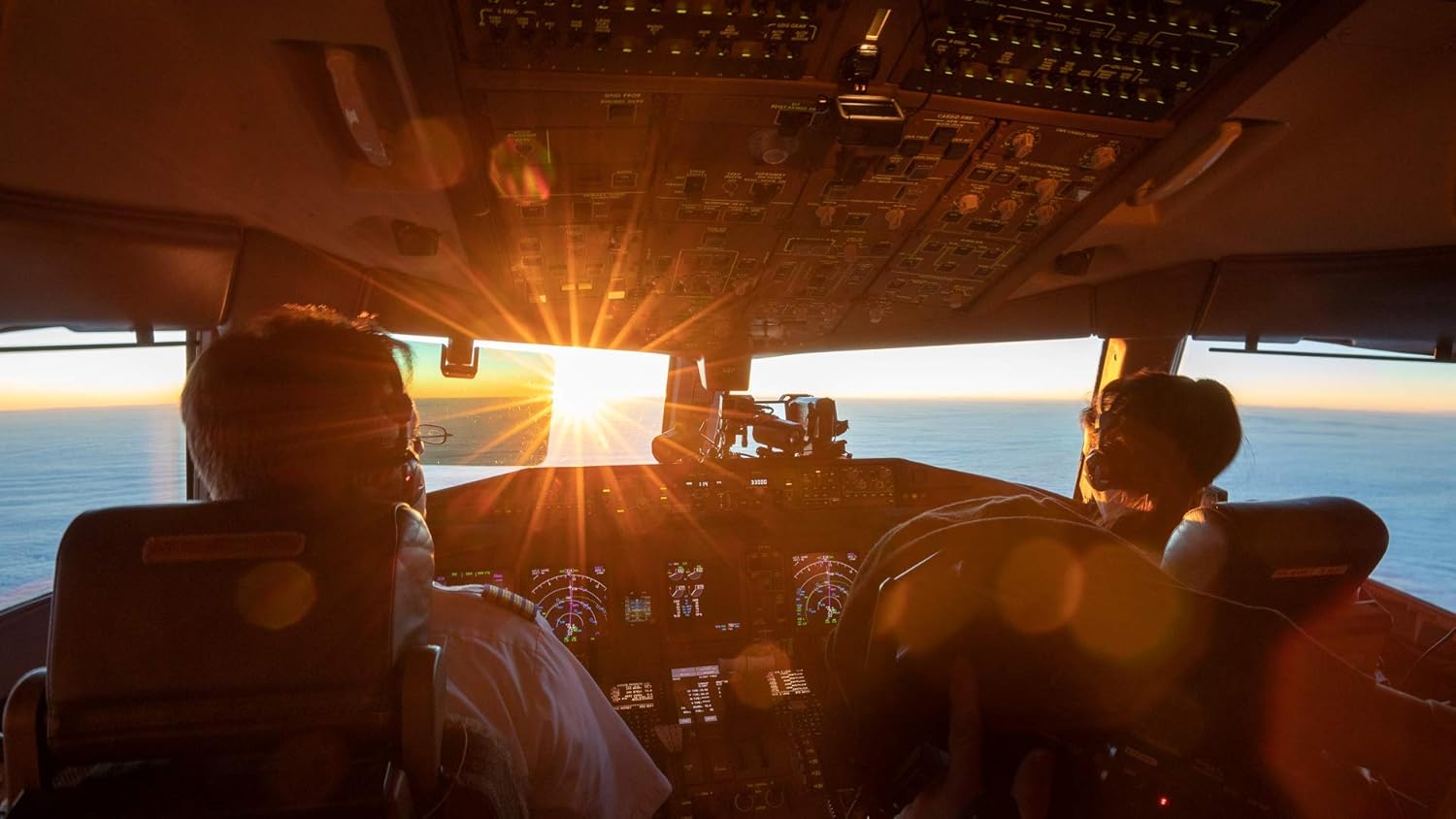 Amazon Com Pilotseye Tv Bangkok B777 Joe S Final Approach Blu Ray Bonus Upset Recovery Training Movies Tv