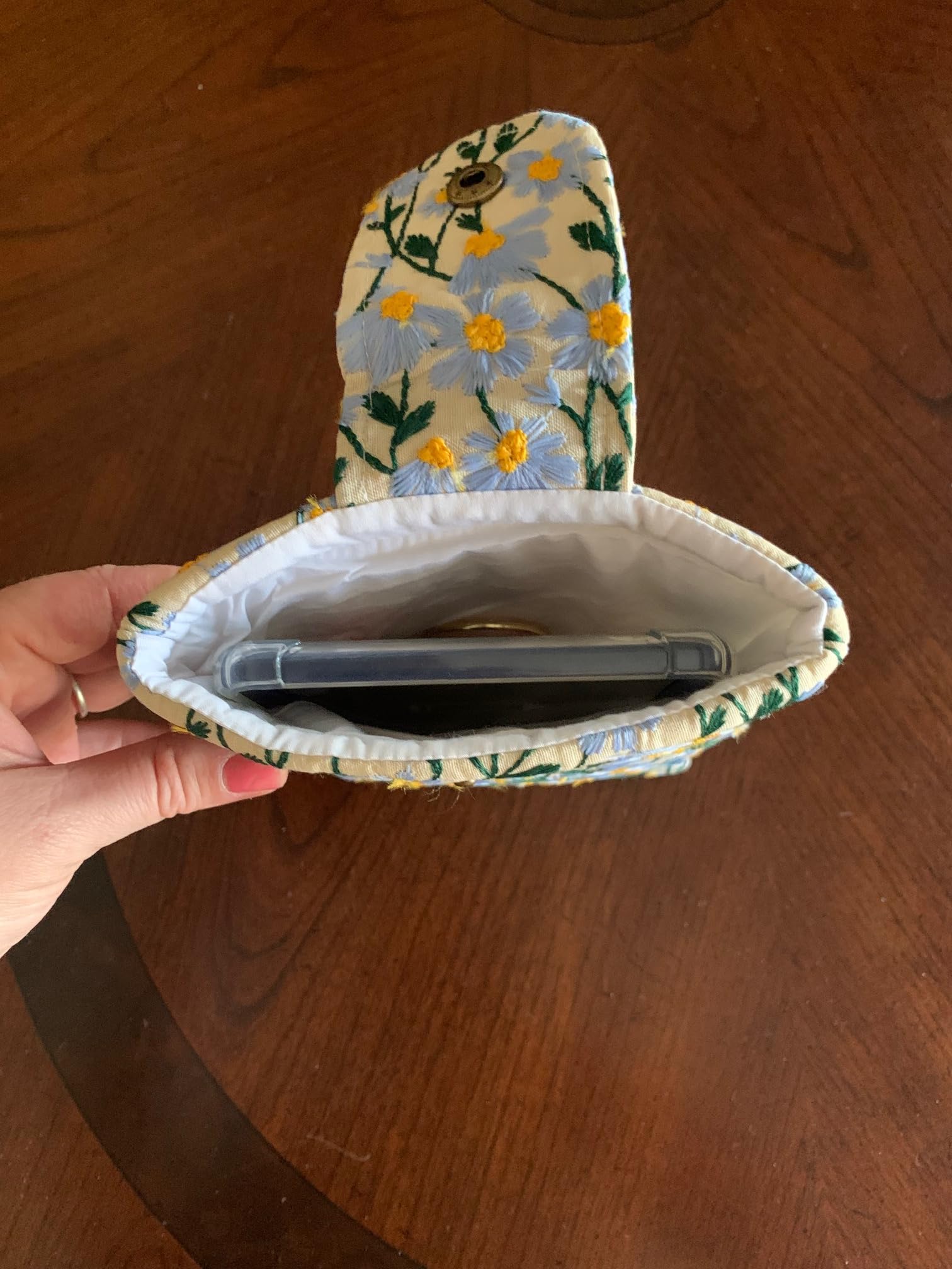 Embroidered Daisy Padded Kindle Paperwhite Sleeve with Metal Snap Closure (Blue Beige)