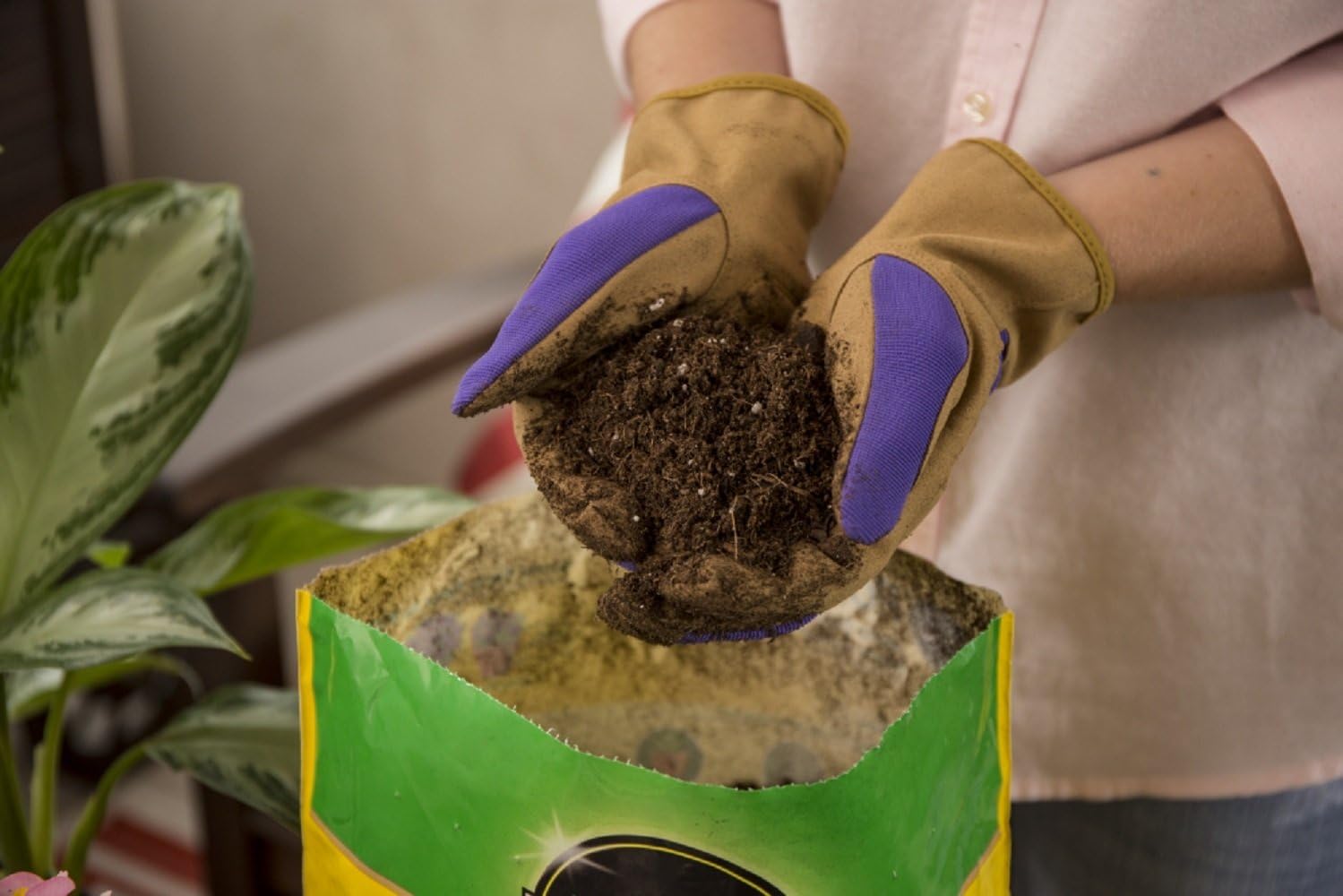Miracle-Gro Potting Mix, 1 cu. ft. : Soil And Soil Amendments : Garden & Outdoor