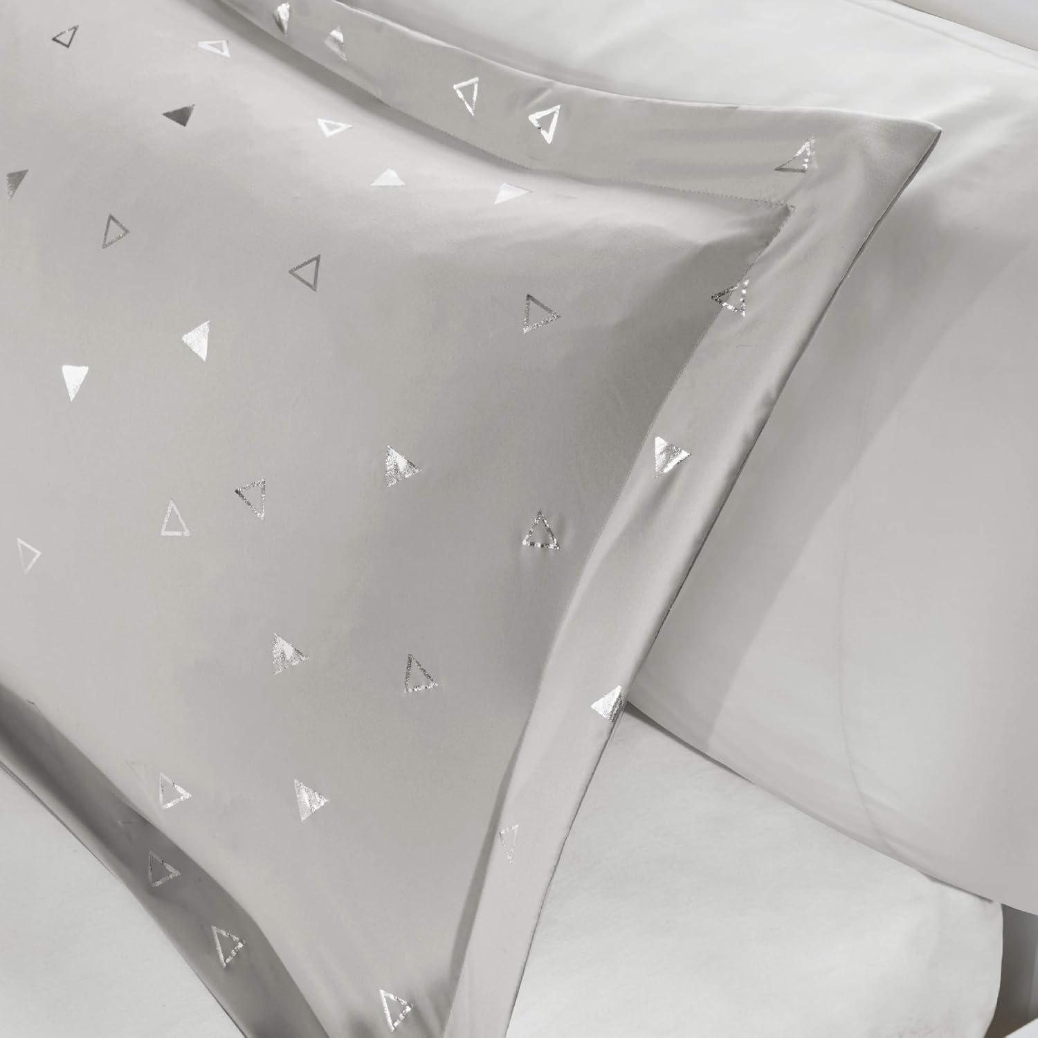 Intelligent Design Zoey Triangle Metallic Print, Cozy Comforter Season Bedding Set, Matching Sham, Decorative Pillow, Full/Queen, Grey/Silver 5 Piece: Home & Kitchen