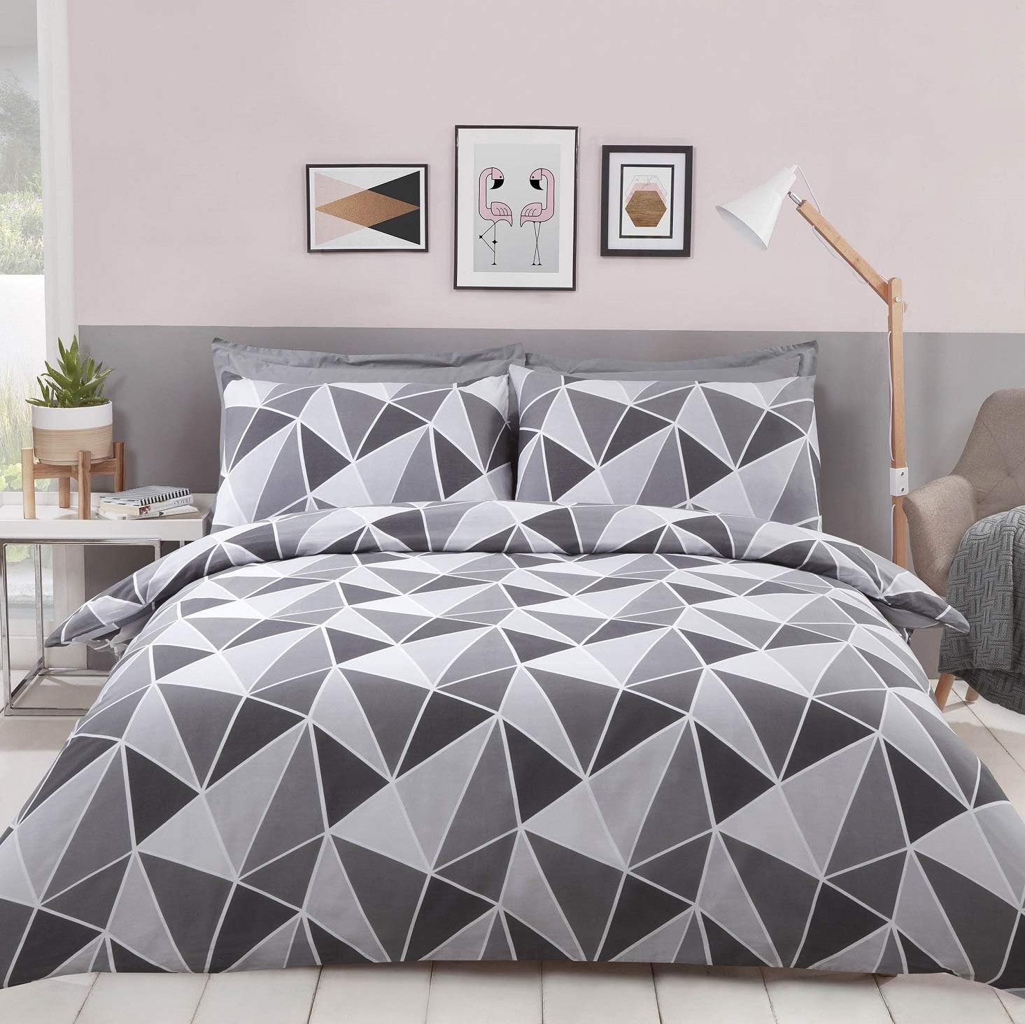 Rapport Home King Duvet Cover Set - Grey Geometric Triangles Bedding for Unisex & Teens - Reversible Polycotton Quilt Cover with Pillowcase (230x220 cm)