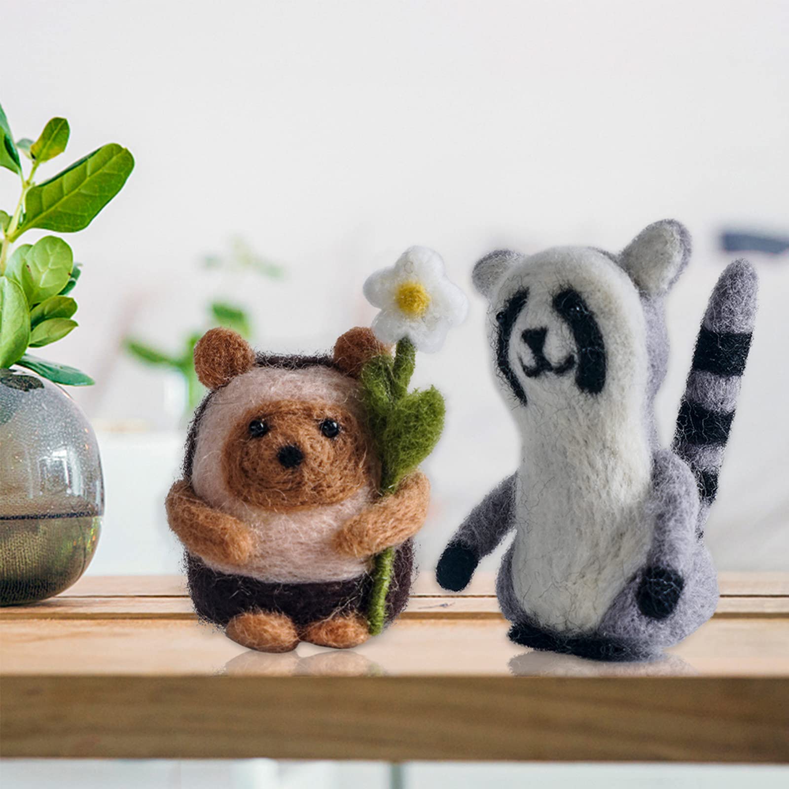 Coola Needle Felting Beginner kit - Wool for Cute Animals Kit Instruction Arts and Crafts Easy Funny Family Project Included 3 in 1 Giraffe Racoon Hedgehog Needle Felting Starter