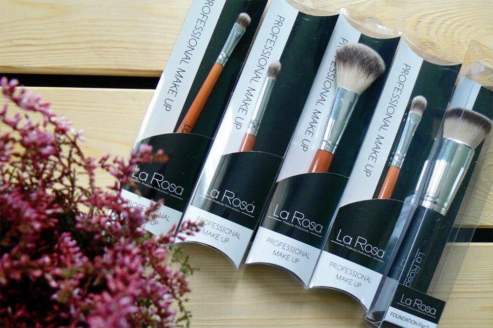 La Rosa Professional Wooden Foundation Brush - Image 4