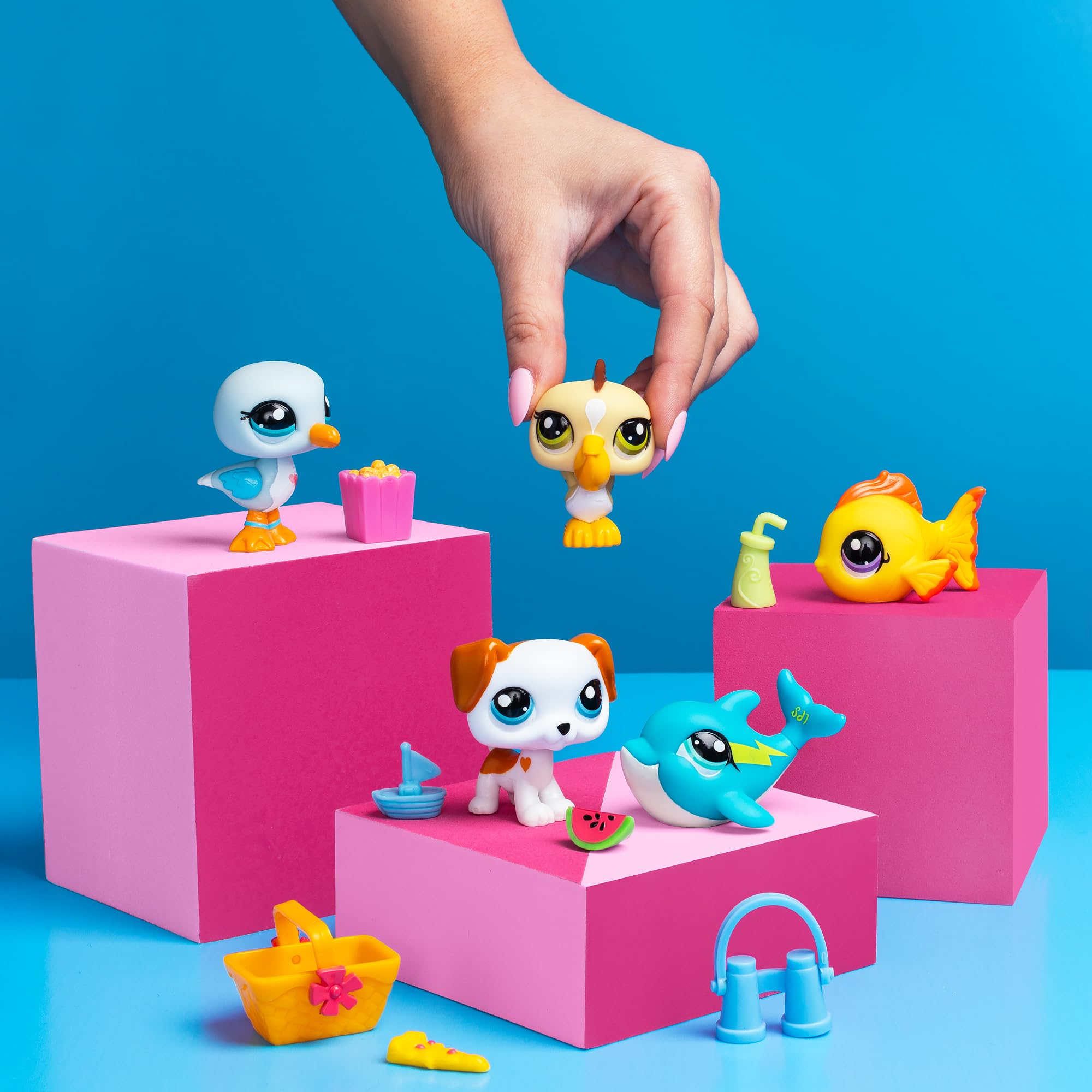 Littlest Pet Shop, Collector Set, Beach Besties Theme - Gen 7, Pets #61 to #65, Authentic LPS Bobble Head Figure, Collectible Imagination Toy Animal, Kidults, Girls, Boys, Kids, Tweens Ages 4+