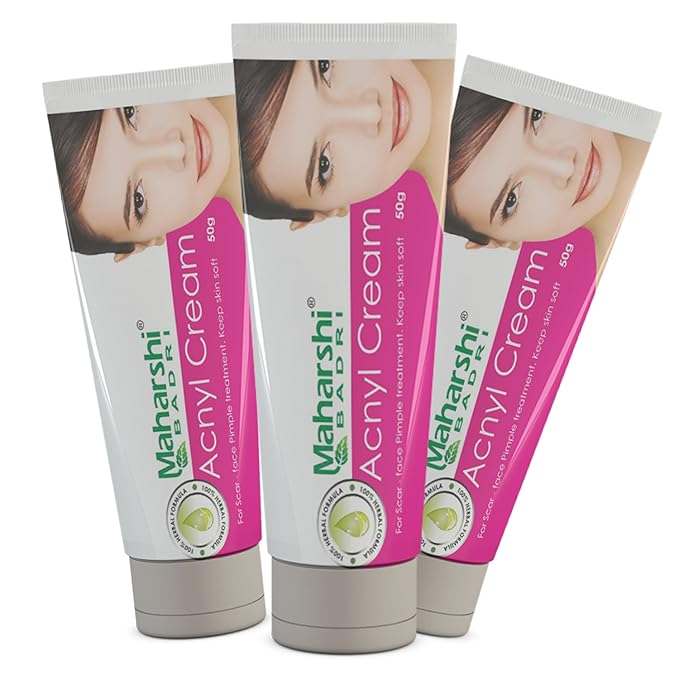 mixing highlighter with moisturizer