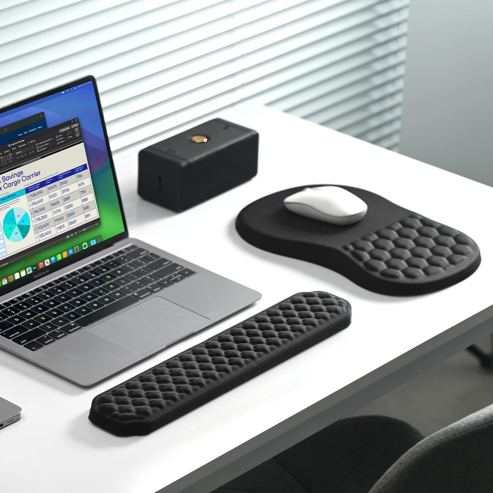 EooCoo Ergonomisches Mauspad und Handballenauflage Tastatur, Mousepad mit Massage-Noppen, Gaming Memory-Schaum Mausmatte mit Rutschfester PU-Basis, für Schmerzlinderung, für Alle Maus Laptop, PC 8