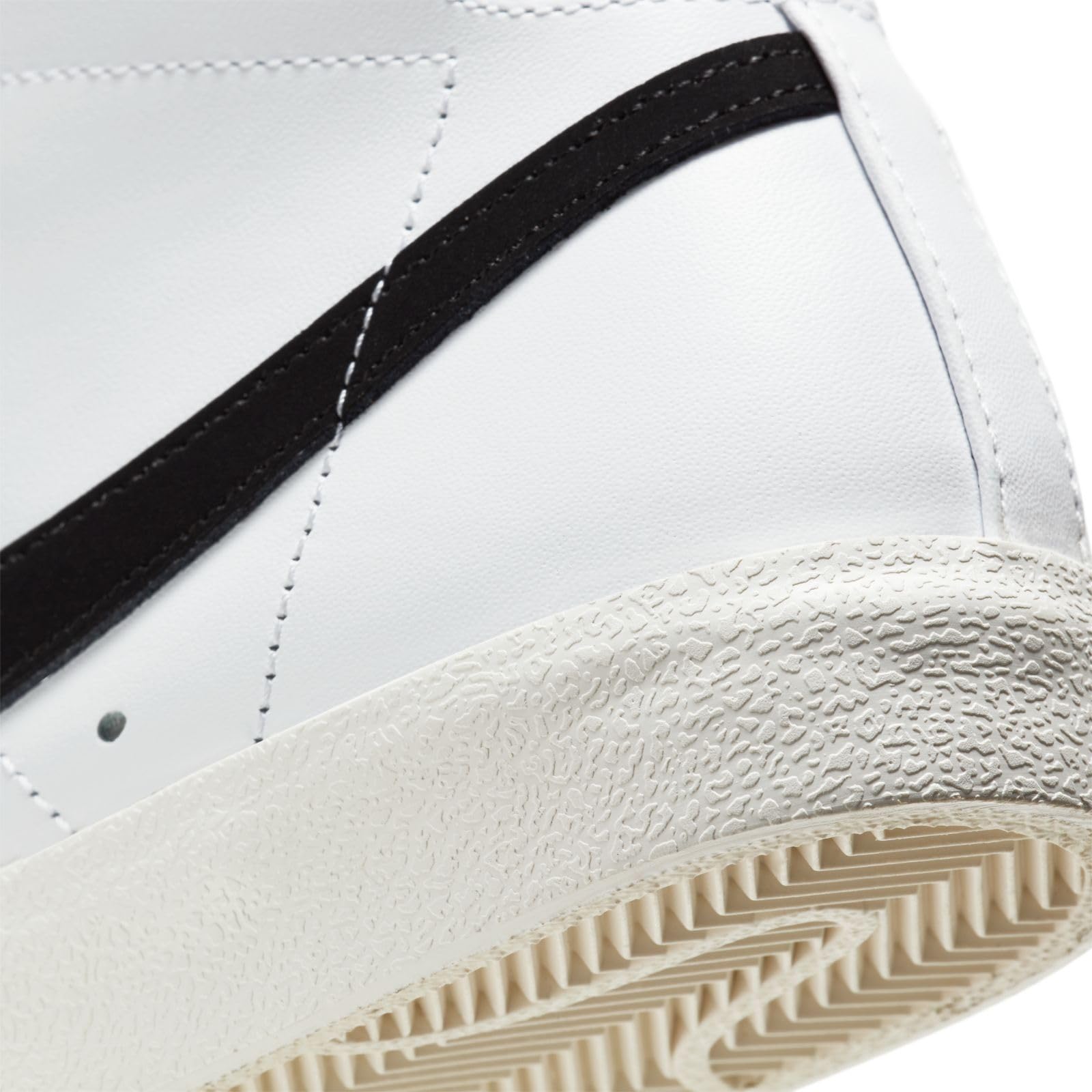 Nike Women's Blazer Mid 77 Vintage Shoes