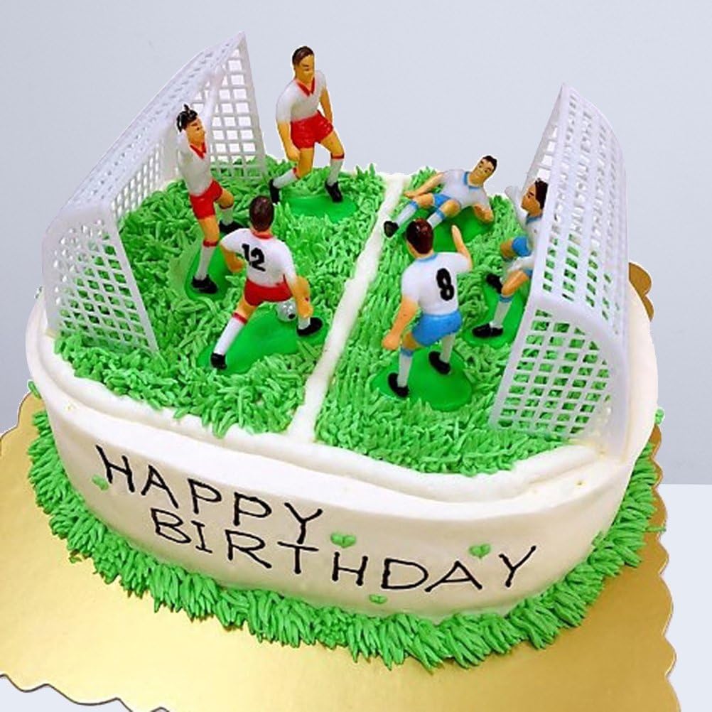 Patisserie Poches A Douilles Cuisine Maison Toyandona Un Gateau De Football Decore Un Joli Modele D Anniversaire